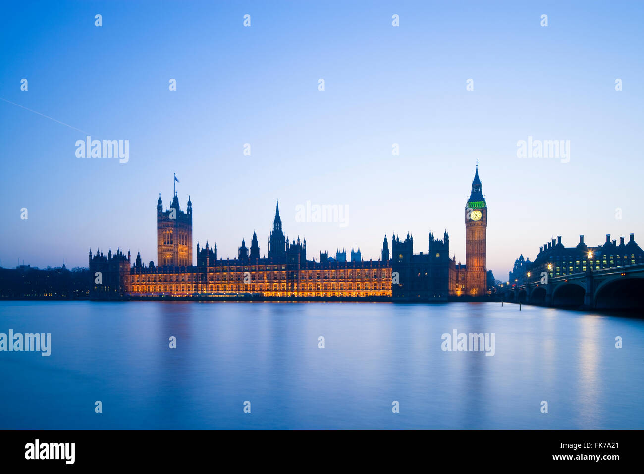 Casas del Parlamento Westminster Londres England Reino Unido en luz del atardecer Foto de stock