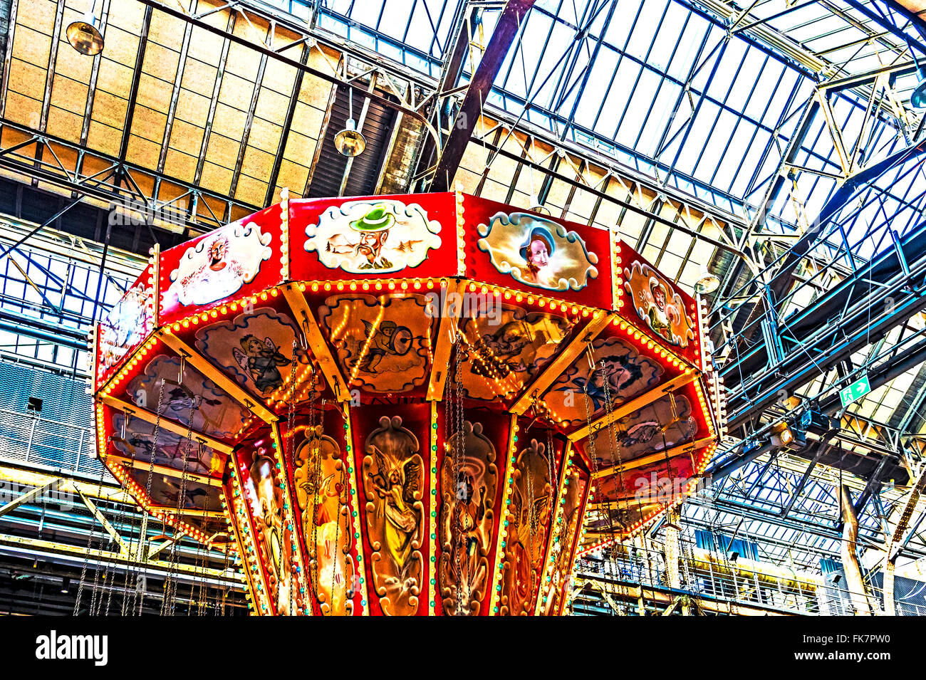 Tiovivo de una feria histórica en Alemania; Karussell auf einem historischen Jahrmarkt Foto de stock