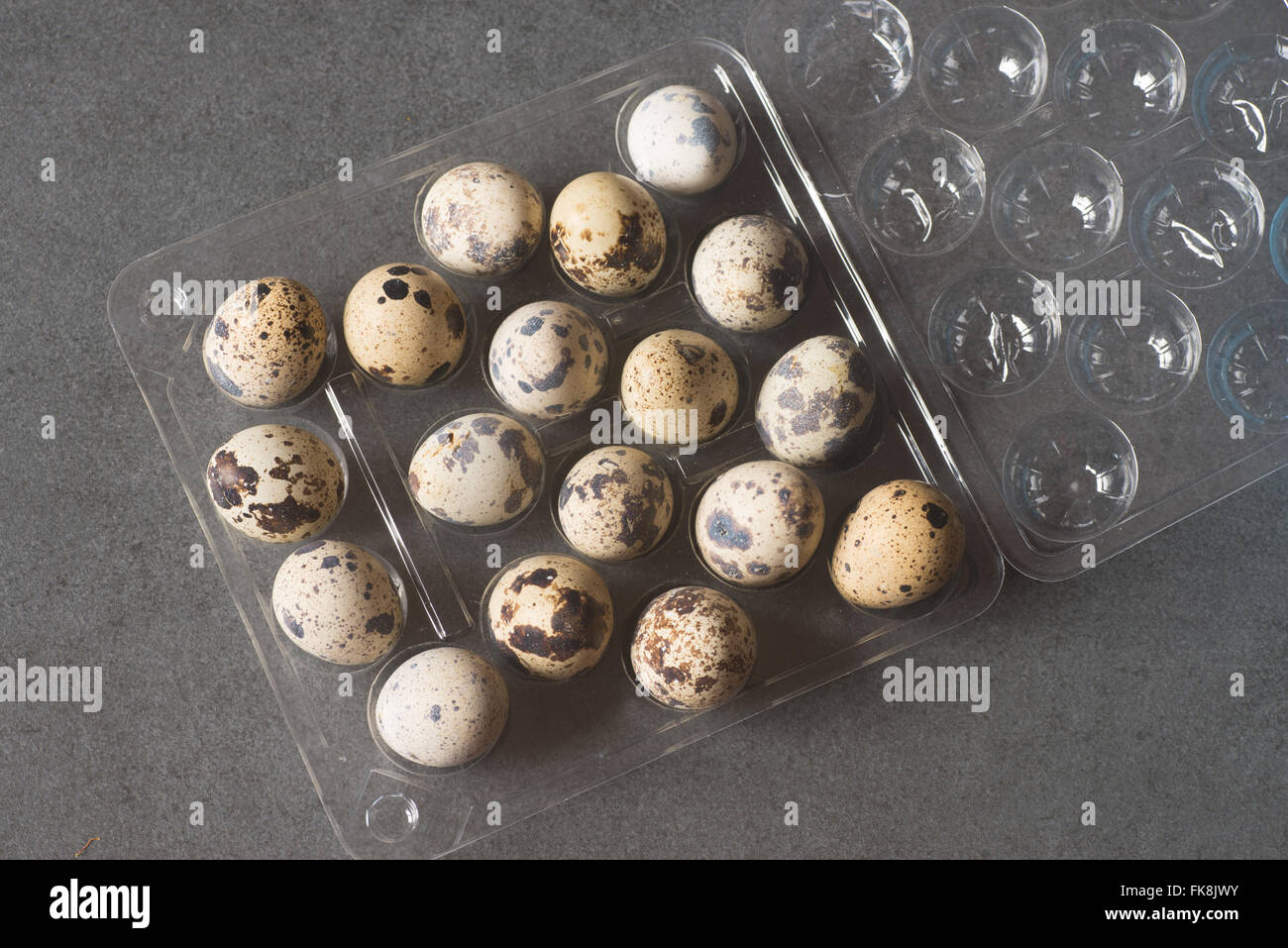 Grupo de huevos de codorniz Foto de stock