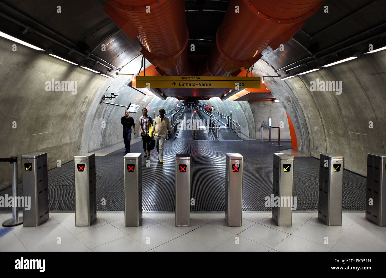 Traslados - paso entre las estaciones de consuelo y Metro Paulista Foto de stock