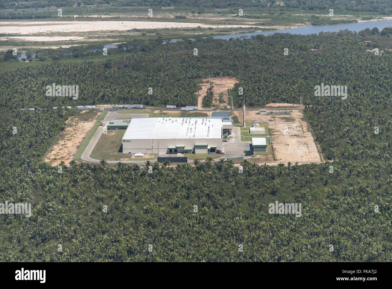 Vista aérea indústria de latas de alumínio ningún Distrito Industrial em Meio Norte una mata de cocais Foto de stock