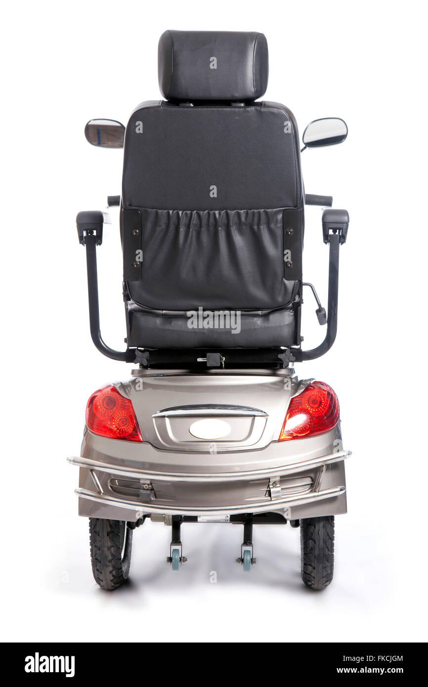 Genérico scooter de movilidad eléctrica para minusválidos o personas  mayores contra fondo blanco en studio Fotografía de stock - Alamy