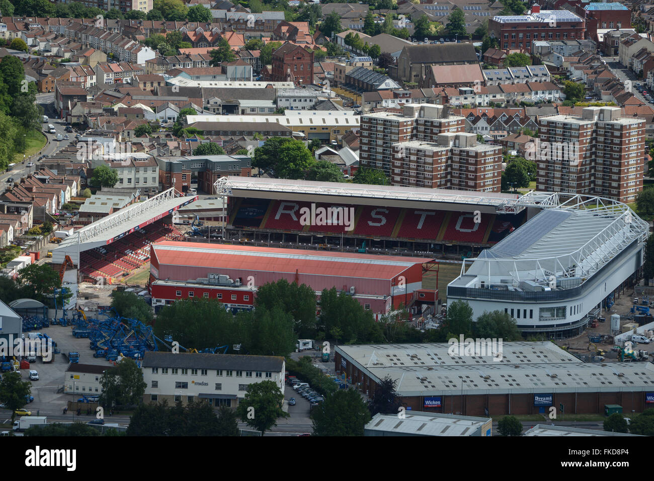 Una vista aérea de Ashton Gate stadium durante su remodelación Foto de stock