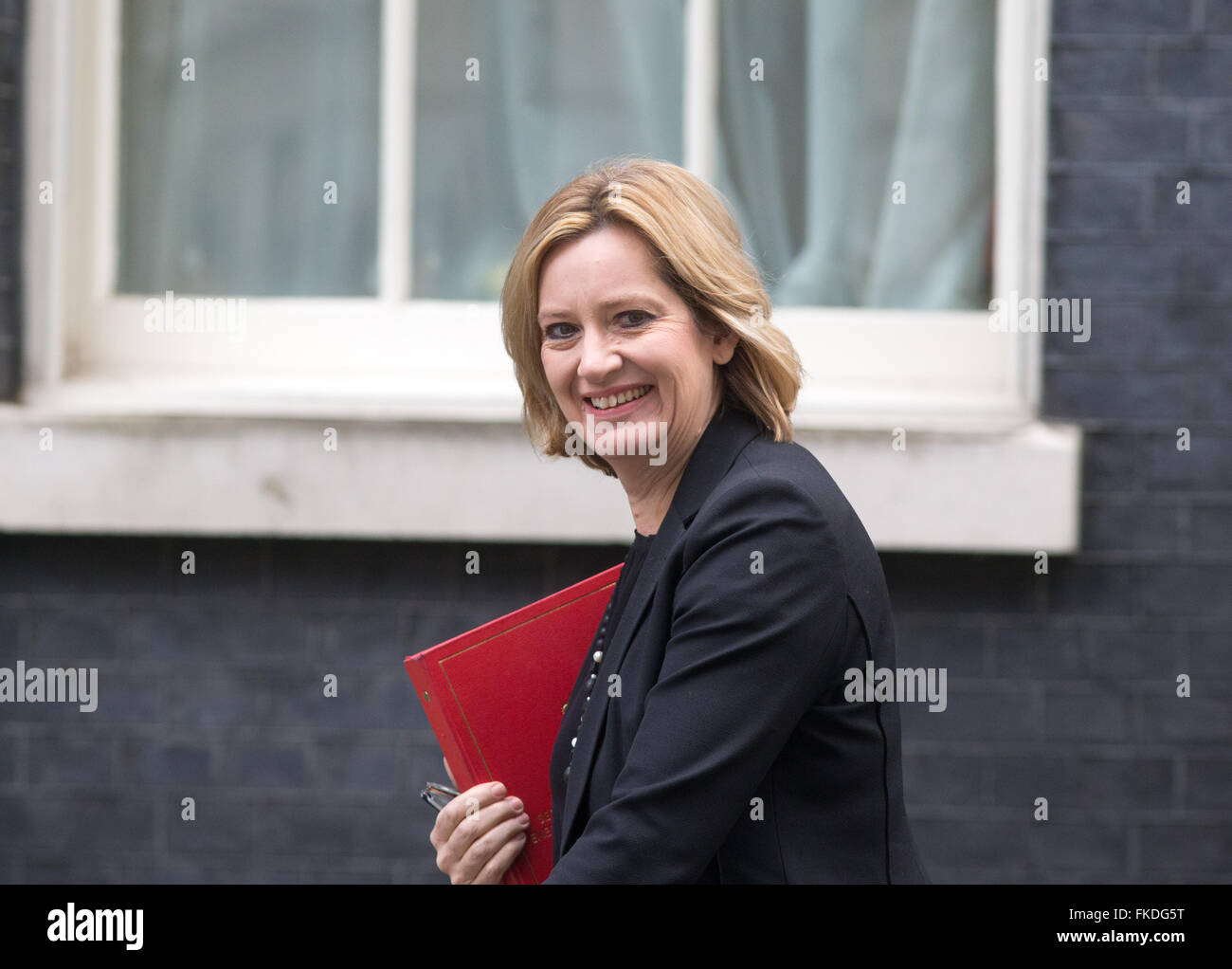 Amber Rudd, Secretario de Estado de Energía y Cambio Climático, en el número 10 de Downing Street para una reunión del gabinete Foto de stock