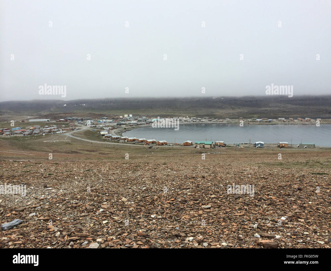 El pueblo Inuit de Ulukhaktok, Mar de Beaufort, el Océano Ártico, Holman Island, Territorios del Noroeste Foto de stock