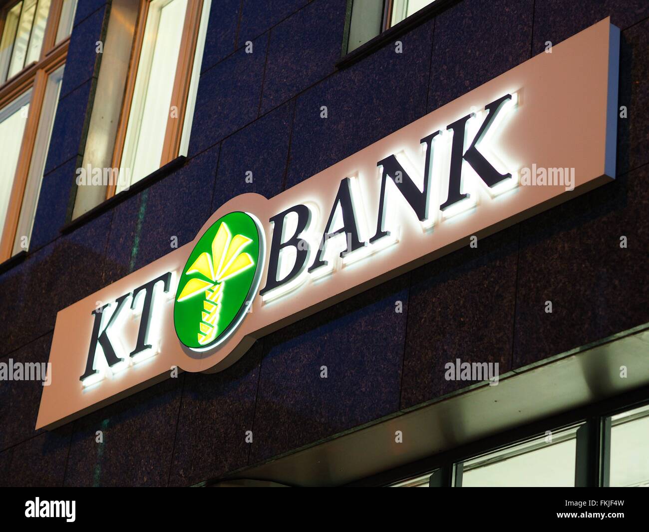 El logotipo de la KT Banco Islámico en una sucursal del banco turco en el centro de Berlín, fotografiado el 15 de febrero de 2016. Foto: Wolfram Steinberg/dpa Foto de stock