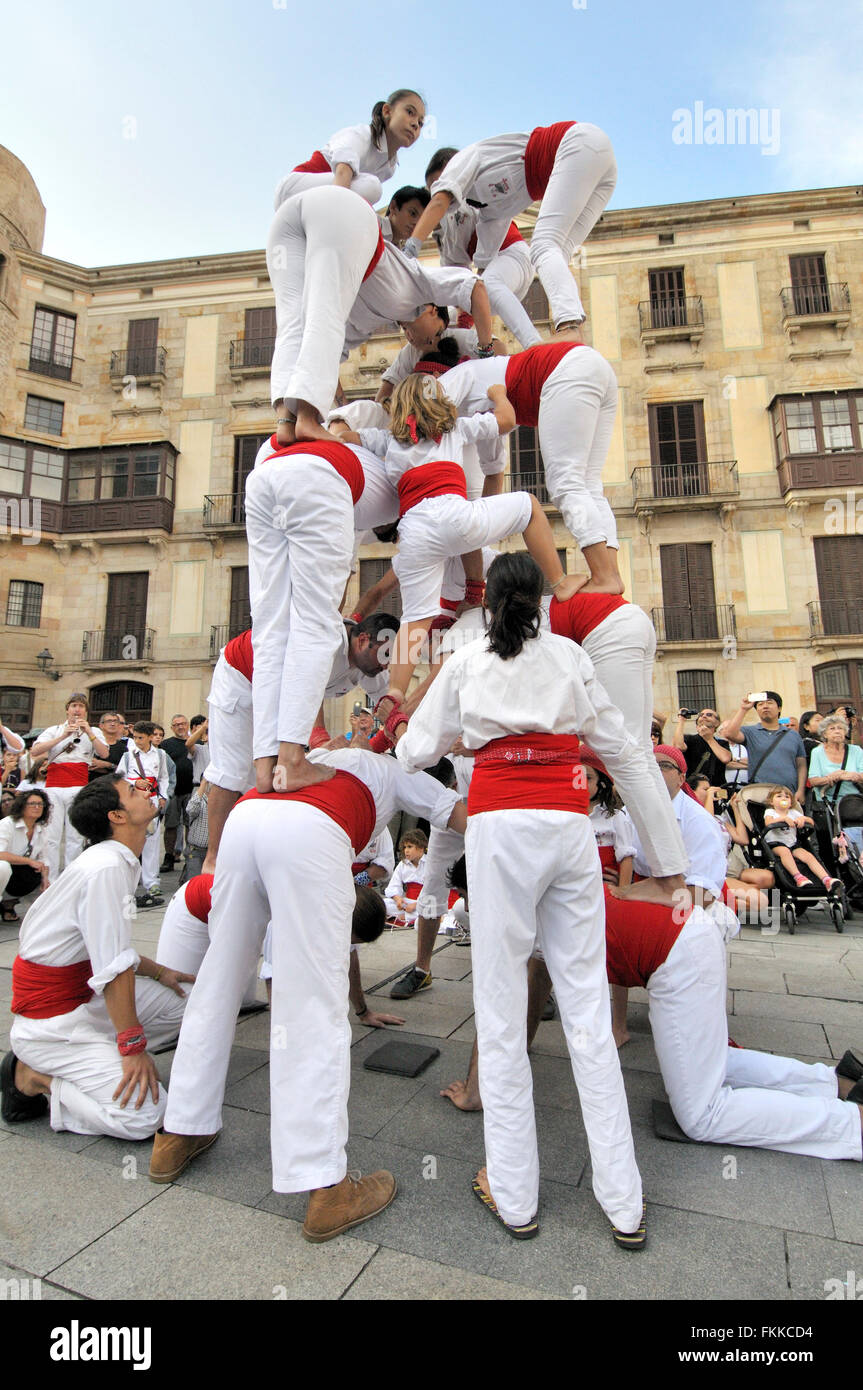 Grupo Halcones castellers, torres humanas tradicionales, Barcelona, Cataluña, España. Foto de stock