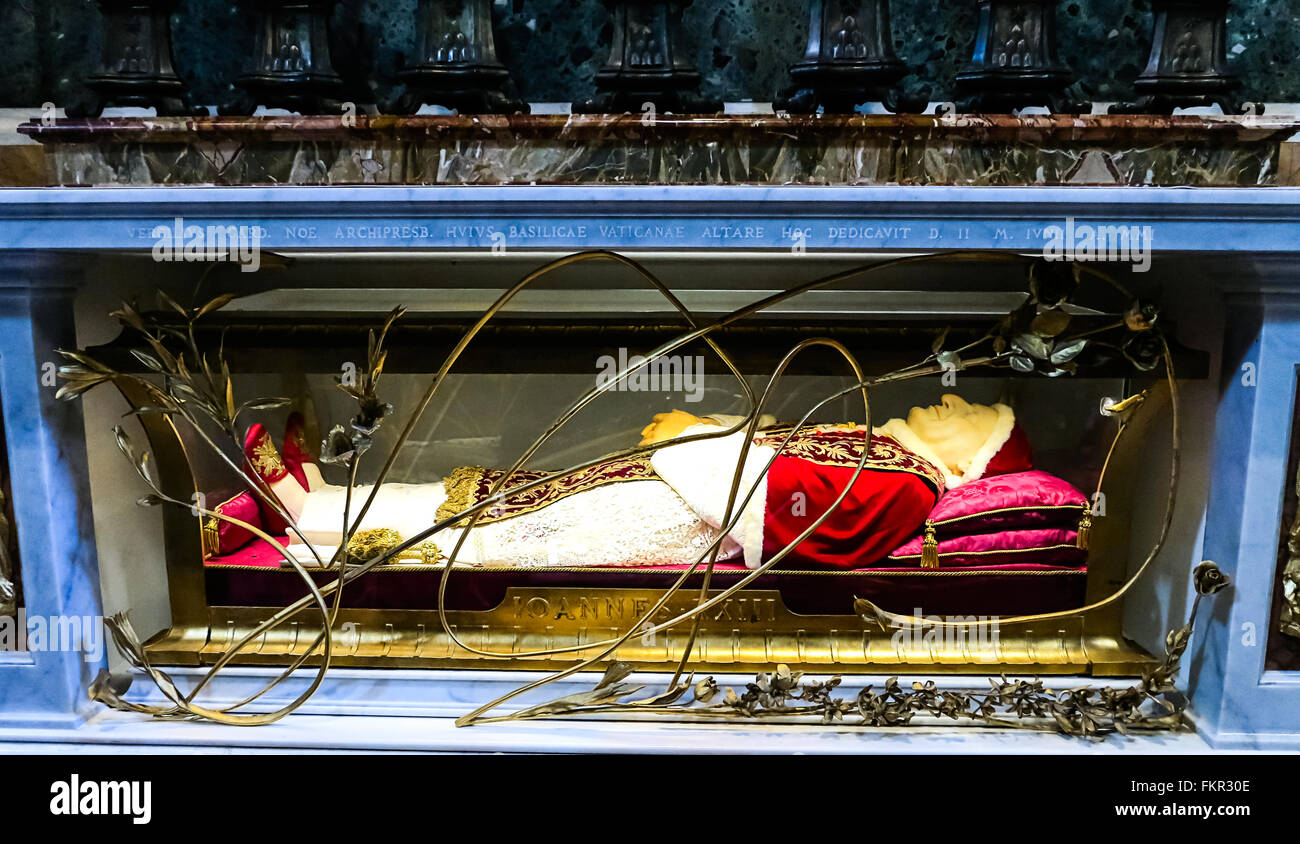 Roma, la Basílica de San Pedro- Interior joyas de las salas del Vaticano,  Italia Fotografía de stock - Alamy