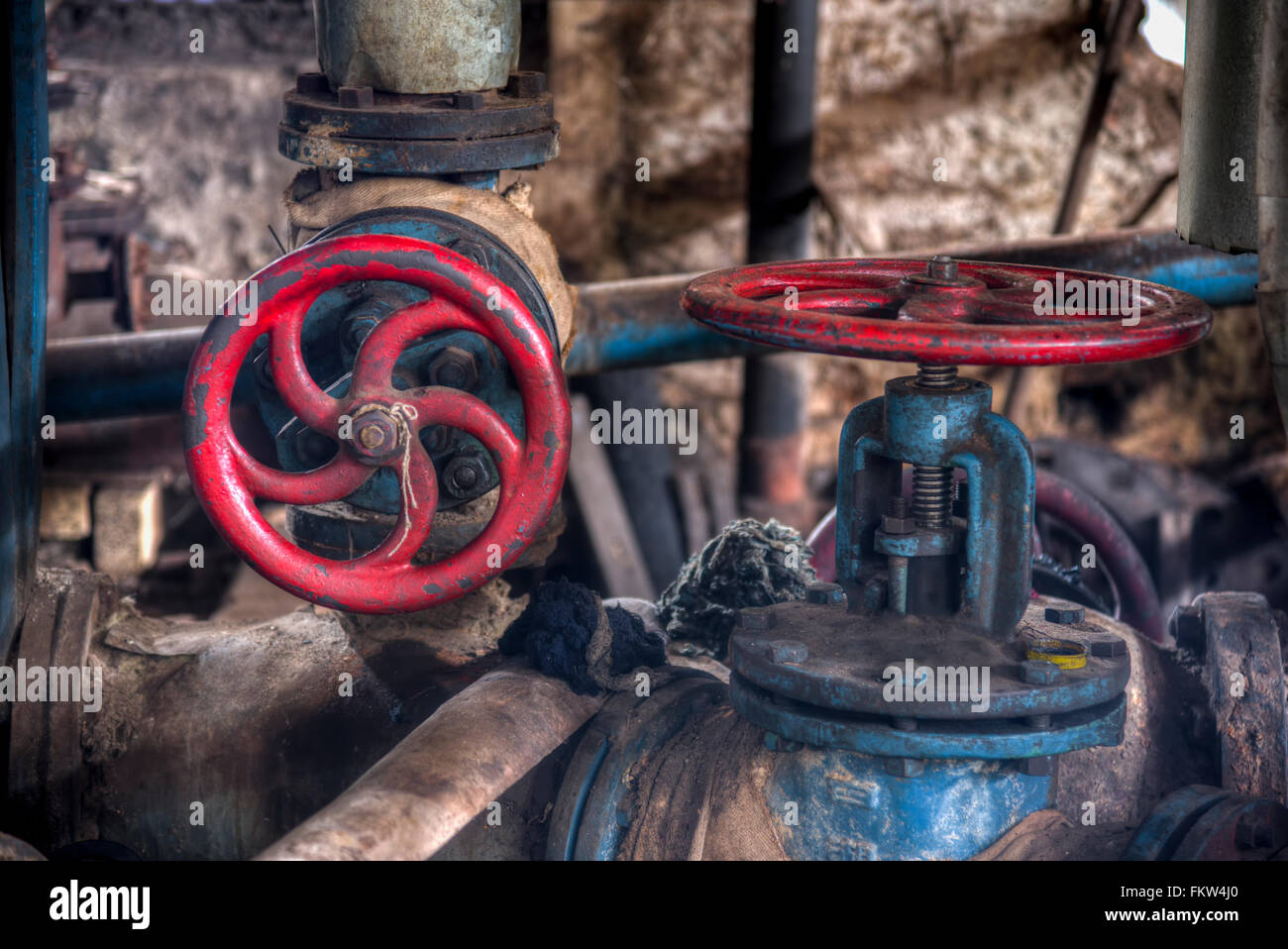 Retro de válvulas en la industria pesada en fábrica Gondang Baru, Indonesia Foto de stock