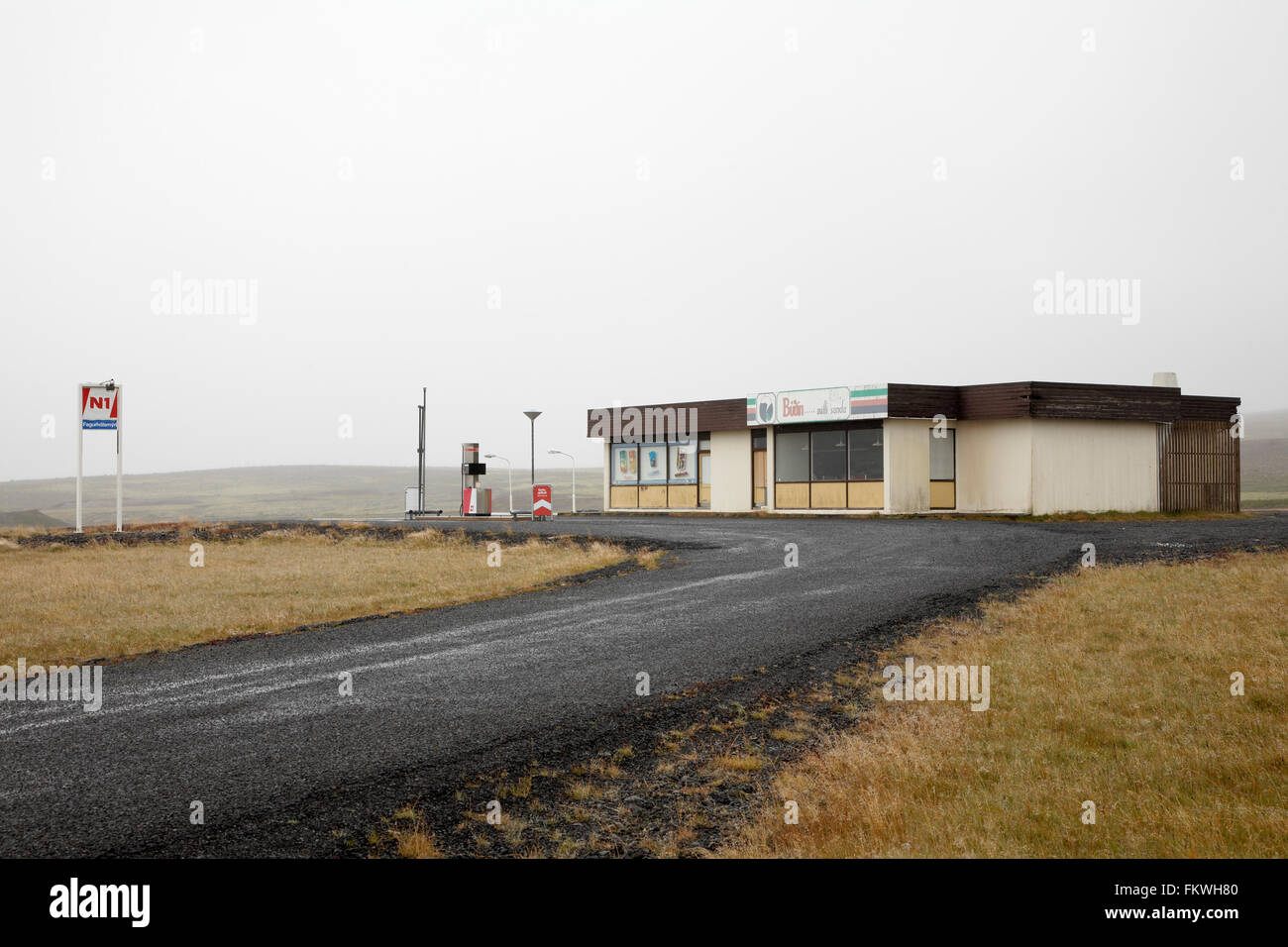 Islandia, estación de gasolina desierta en medio de la nada Foto de stock