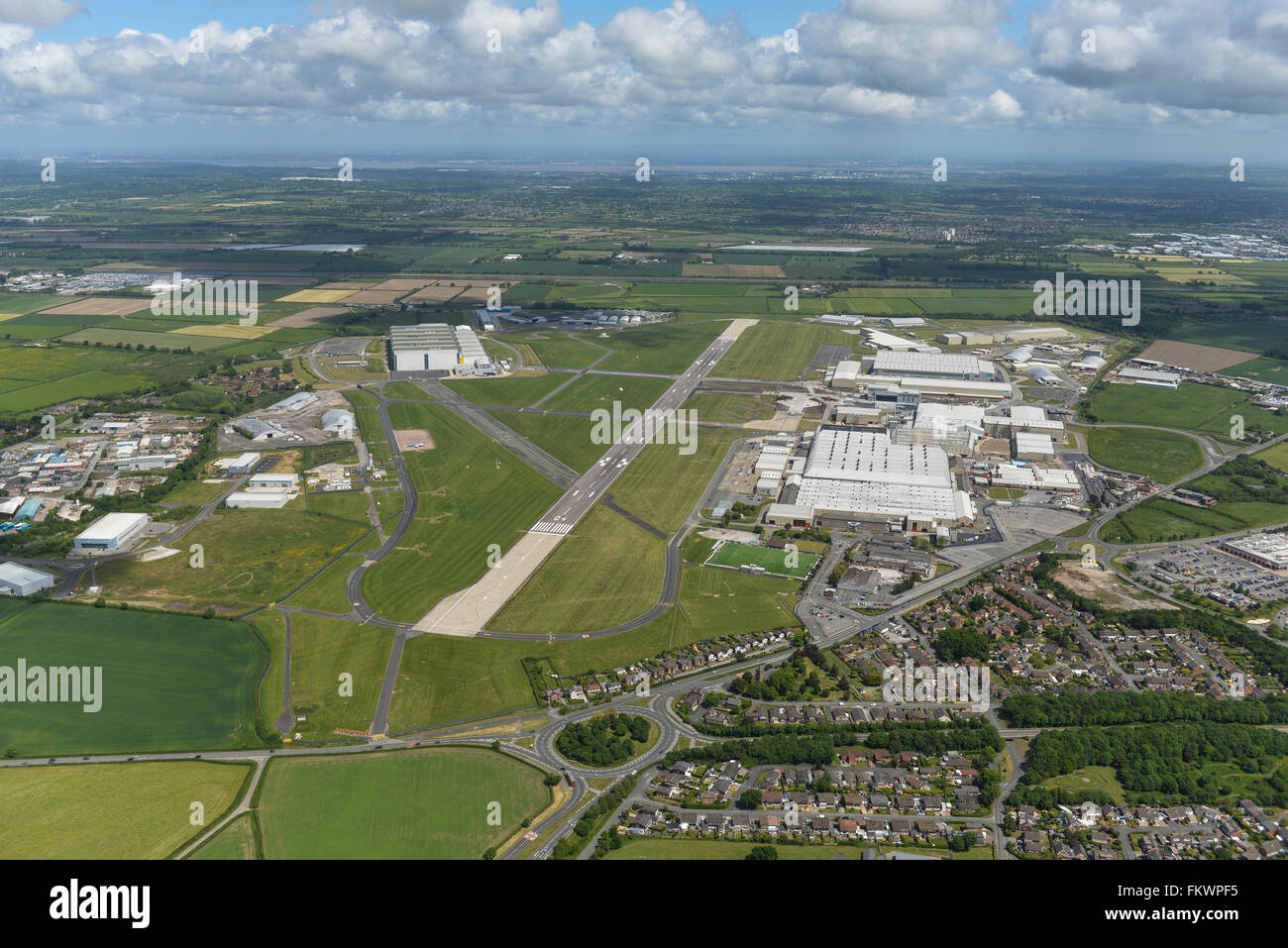 Una vista aérea del aeropuerto Hawarden, hogar de la fábrica de Airbus