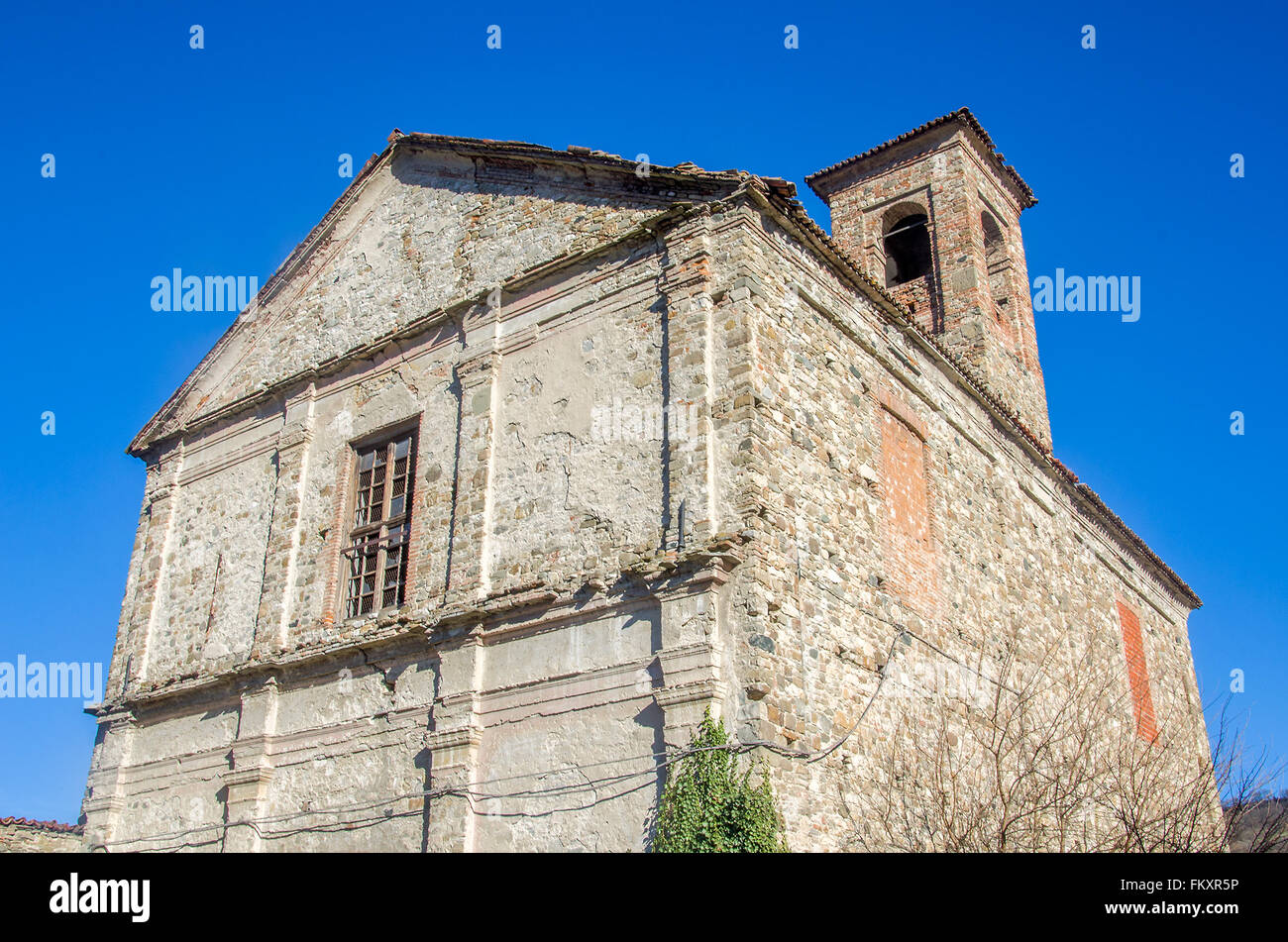 Monasterio abandonado en Bobbio - Piacenza - Italia Fotografía de stock -  Alamy