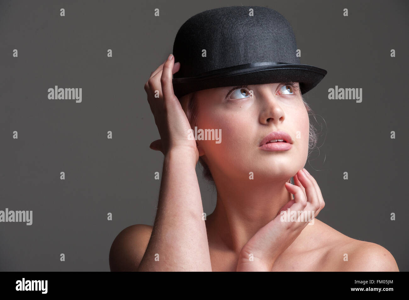 Hat Woman Imágenes Bowler Stock Girl Woman Girl Bowler amp; Hat De ZwExT8q