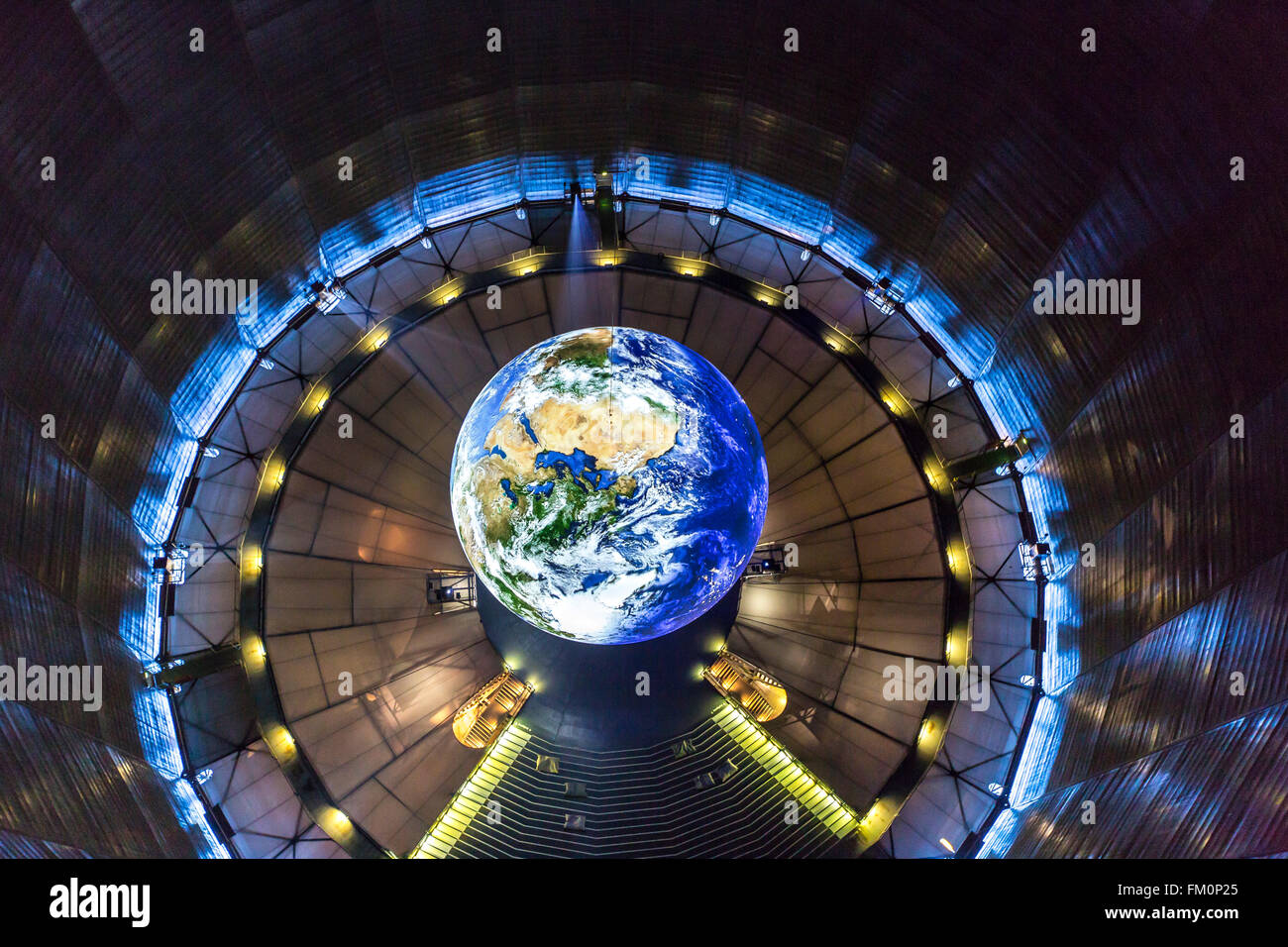El gasómetro de Oberhausen, Alemania, Europa tiene la mayor sala de exposiciones, de 117 metros de altura, la nueva exposición, maravillas de la naturaleza, Foto de stock