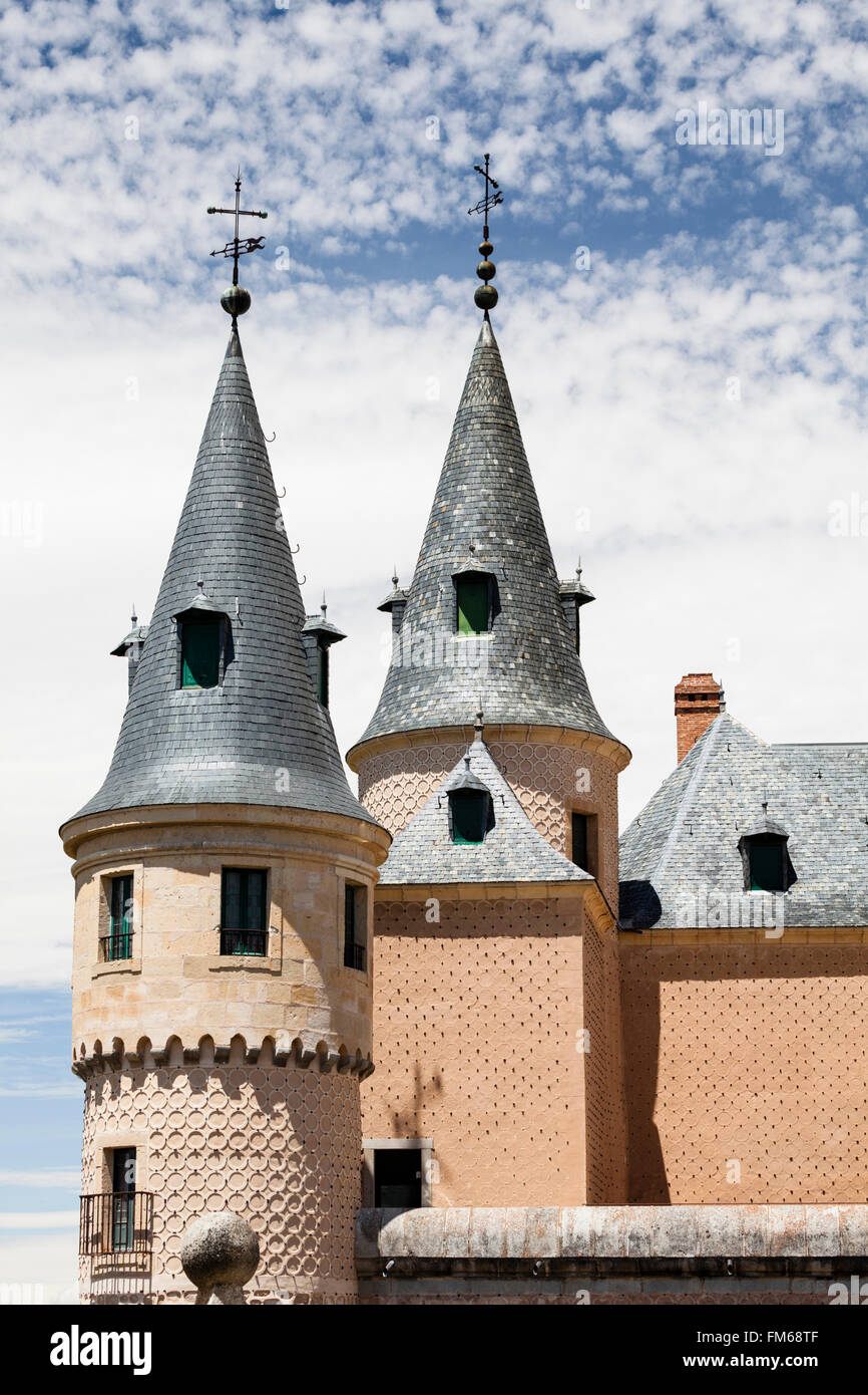 Una vista exterior de la torre y las torres del Alcázar de Segovia. Foto de stock