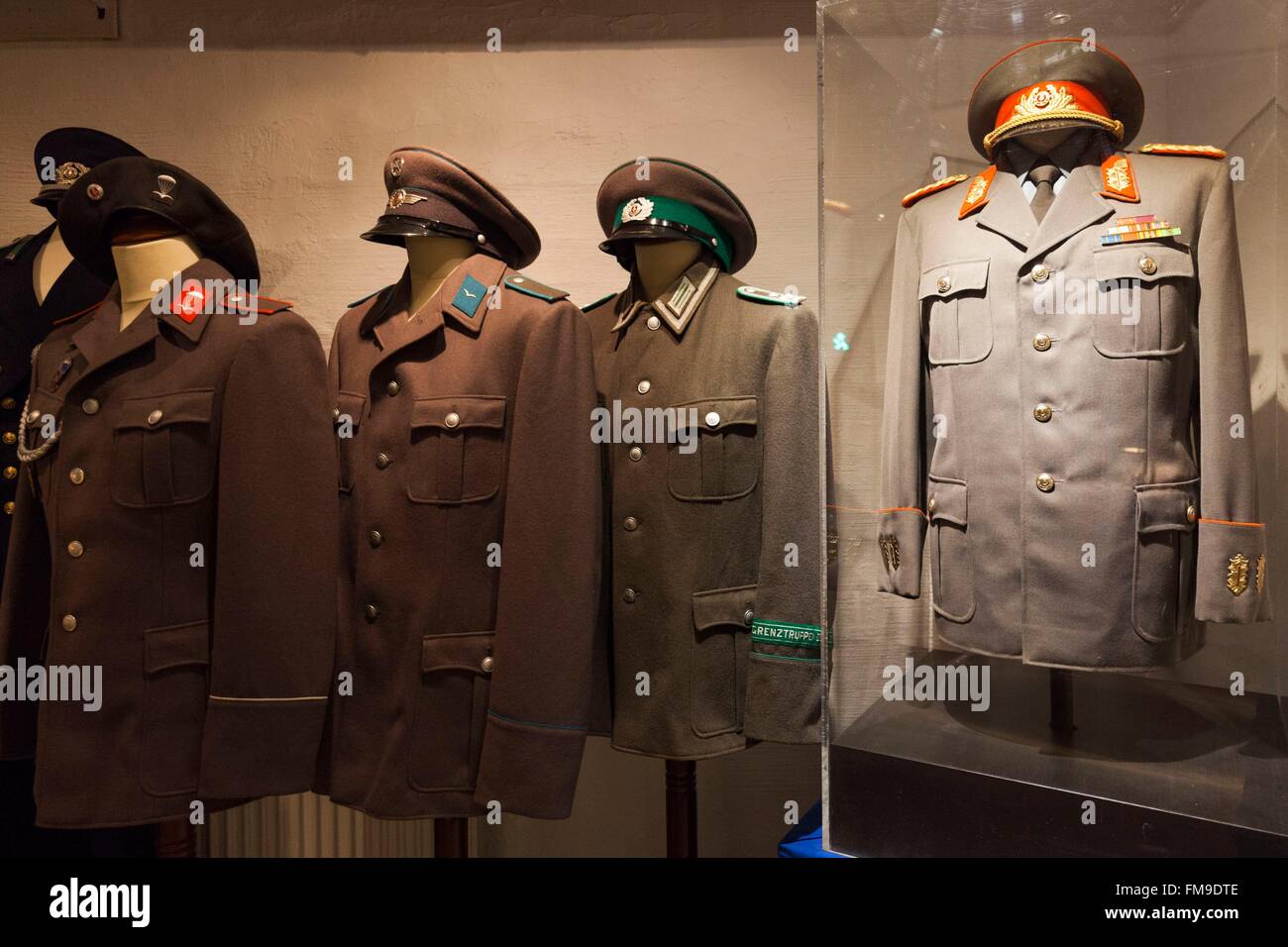 Ddr uniform police fotografías e imágenes de alta resolución - Alamy