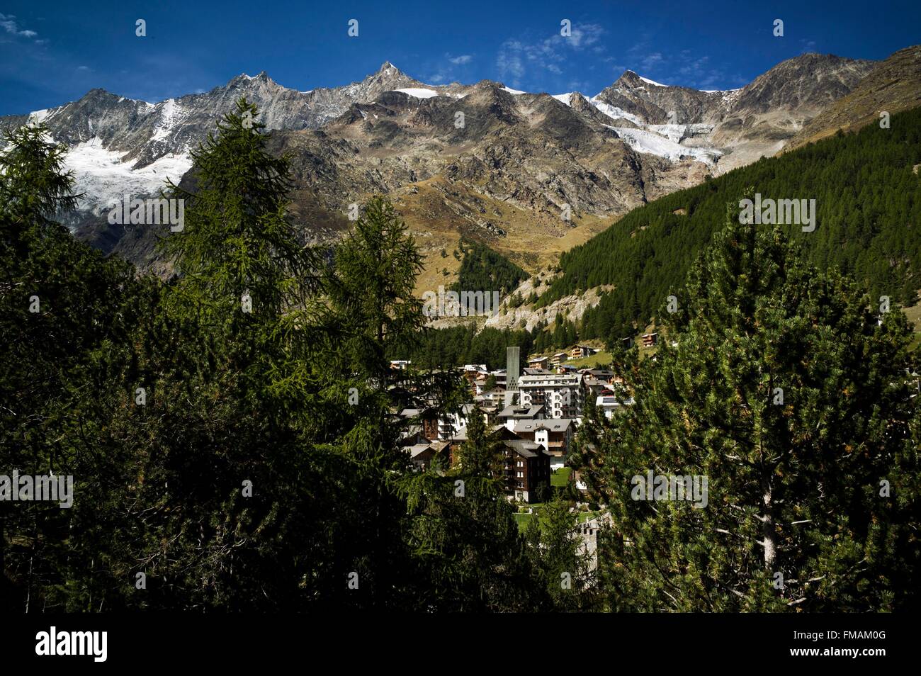 Suiza, en el cantón de Valais, valle de Saas, Saas Fee resort, 1800 m Foto de stock