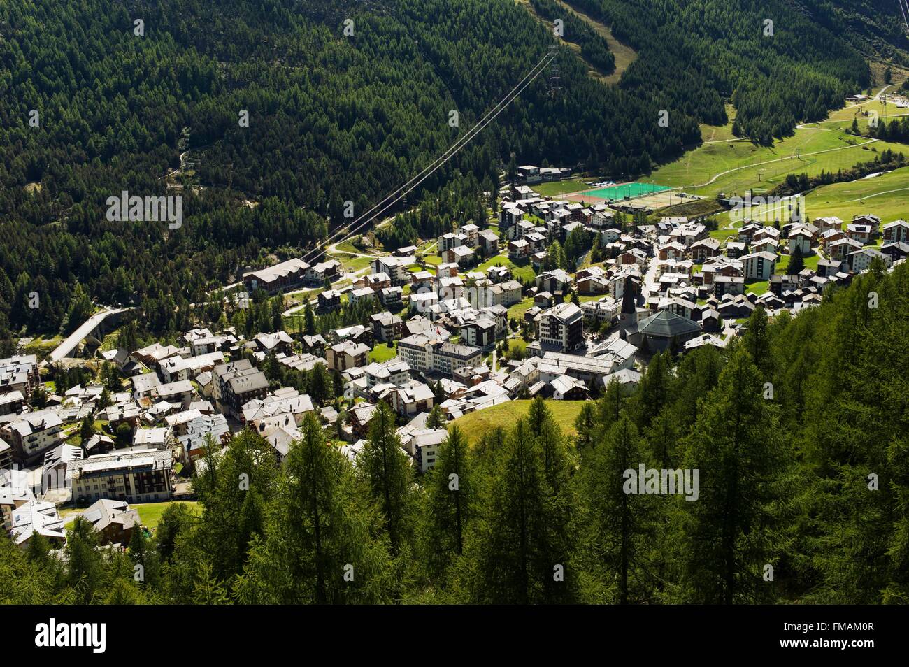 Suiza, en el cantón de Valais, valle de Saas, Saas Fee resort, 1800 m Foto de stock