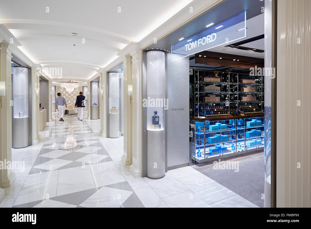 El interior de la tienda Harrods, la zona de perfumería en Londres  Fotografía de stock - Alamy