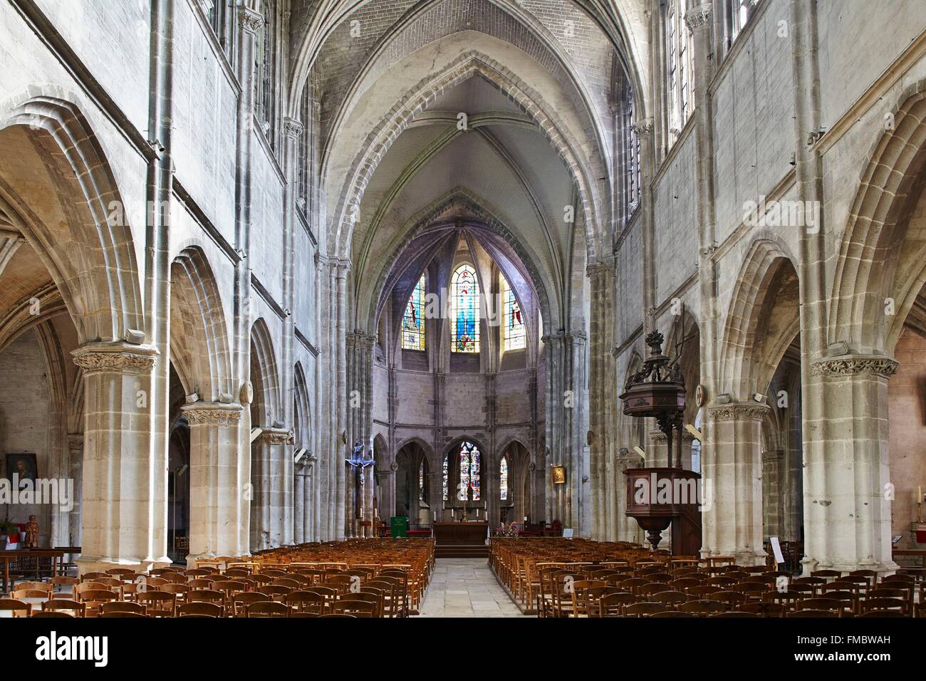 Francia, Eure et Loir, Dreux, St Pierre, Nave de la Iglesia con sus capillas laterales Foto de stock
