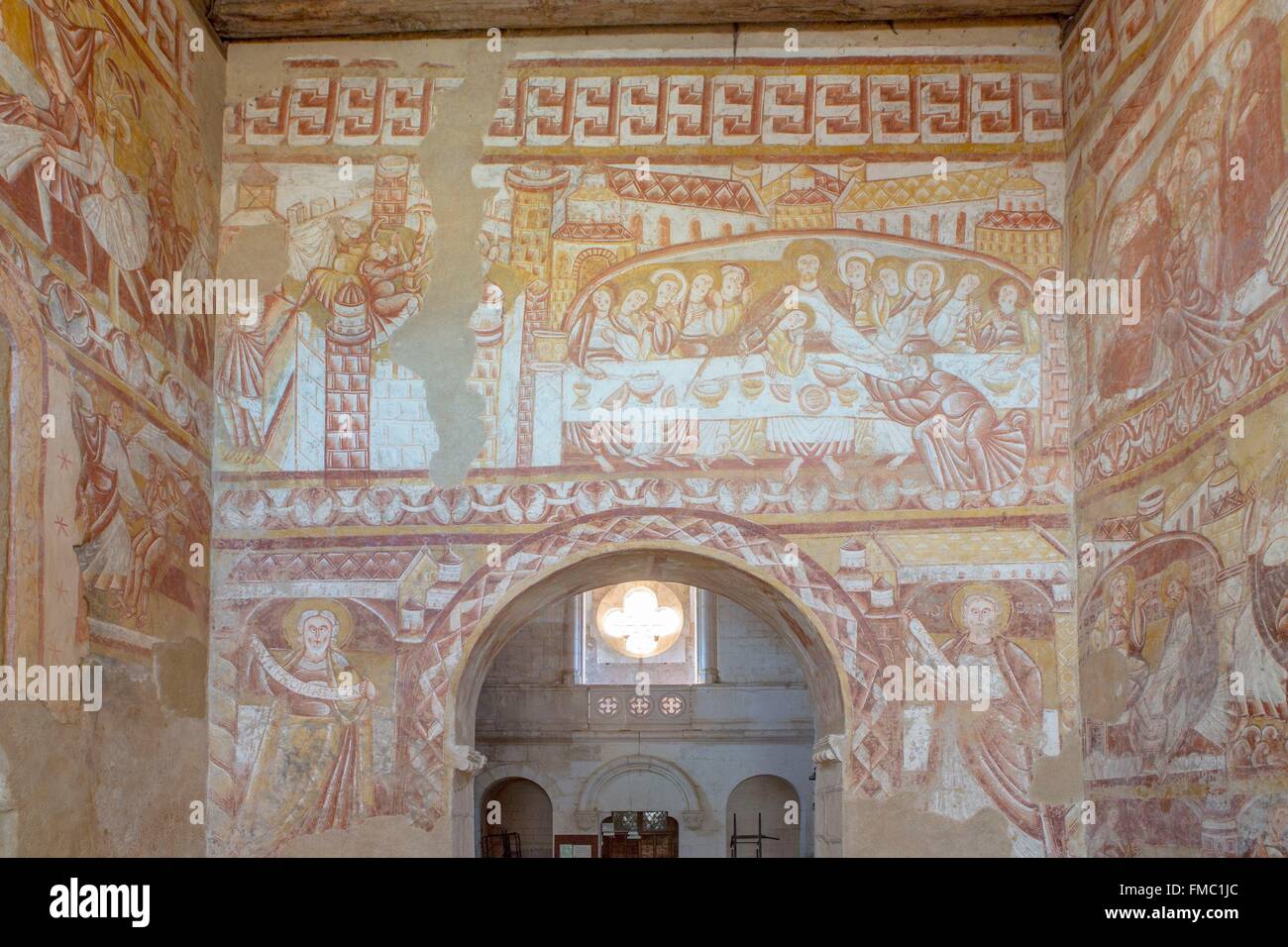 Francia, Indre, iglesia de Vic, Nohant, Vic, Saint Martin de Vic, pinturas  murales de la iglesia del siglo XII Fotografía de stock - Alamy