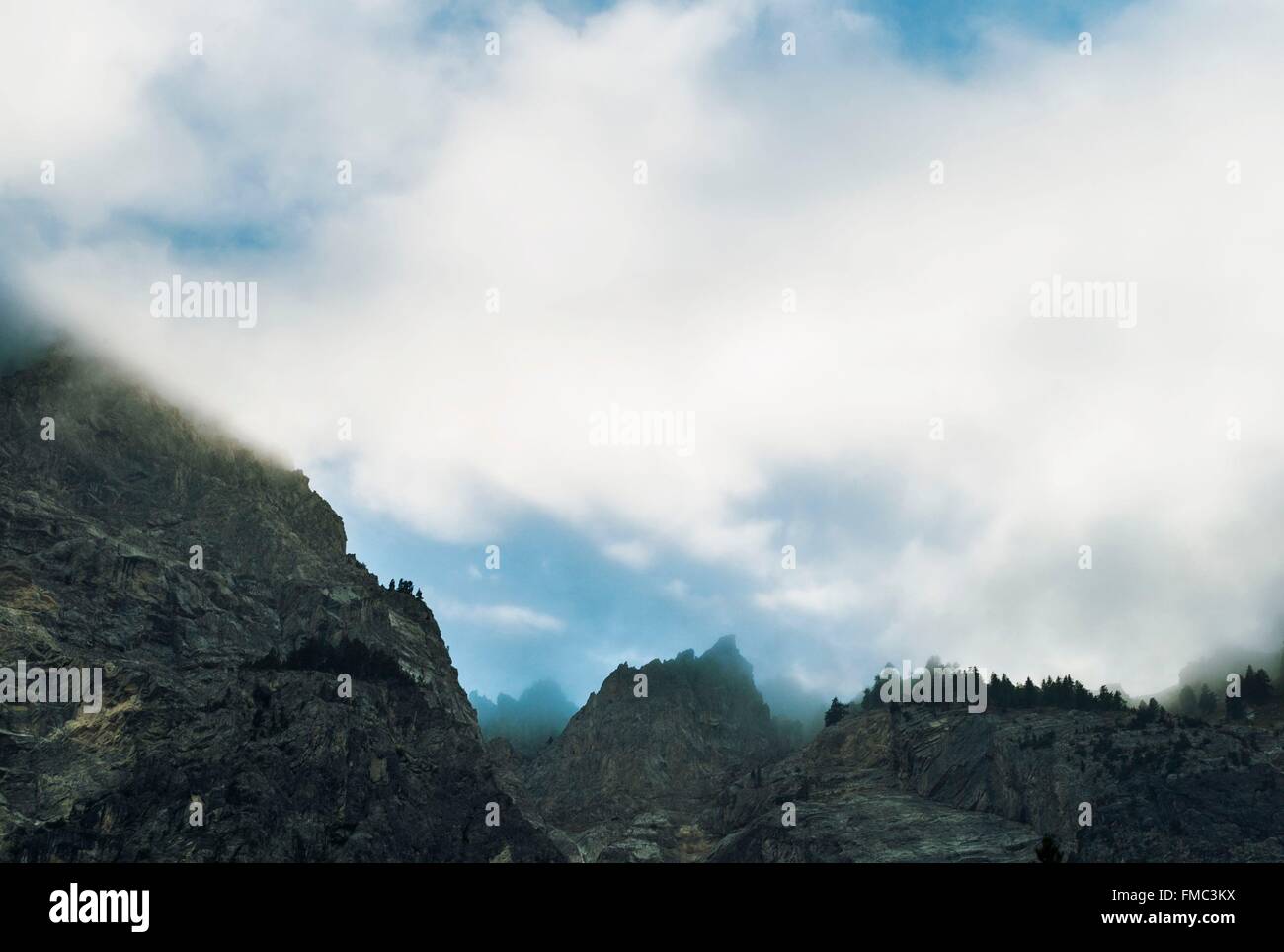 Francia, Hautes Alpes, valle estrecho, Nevache Foto de stock