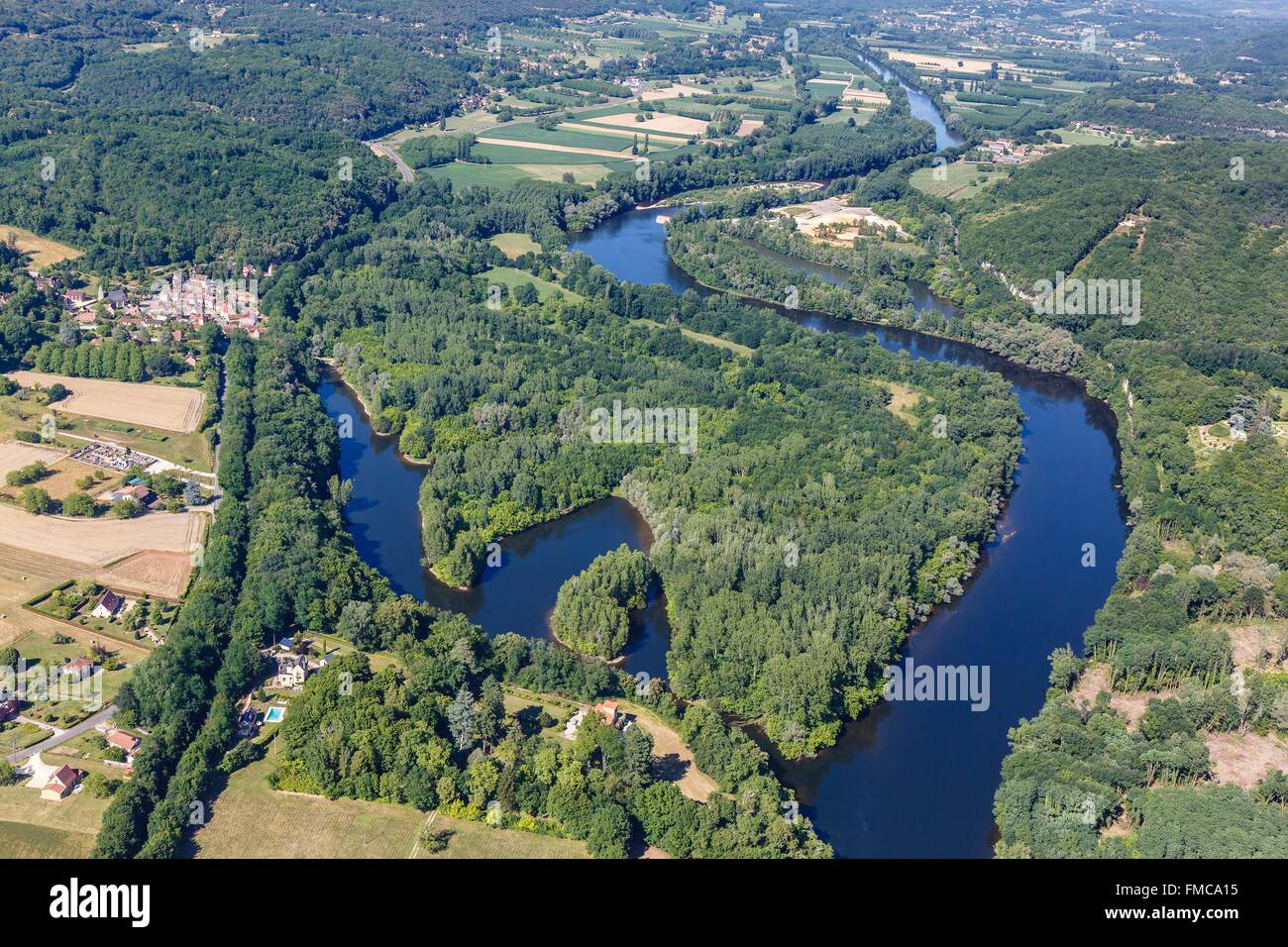 Francia, Dordogne, Carsac Aillac, Aillac, confluencia de los ríos Dordoña y Enea (vue aérienne) Foto de stock