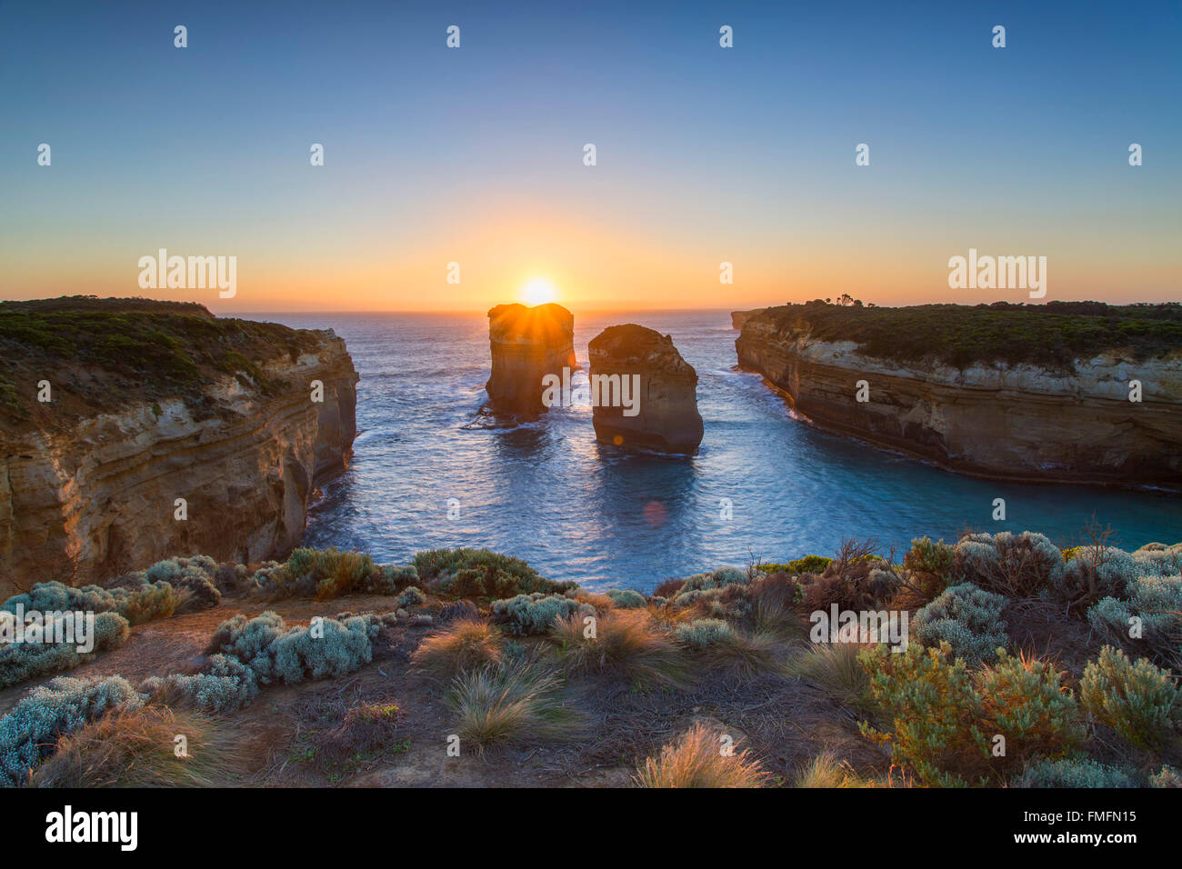 Loch Ard Gorge al atardecer, Port Campbell National Park, Great Ocean Road, Victoria, Australia Foto de stock