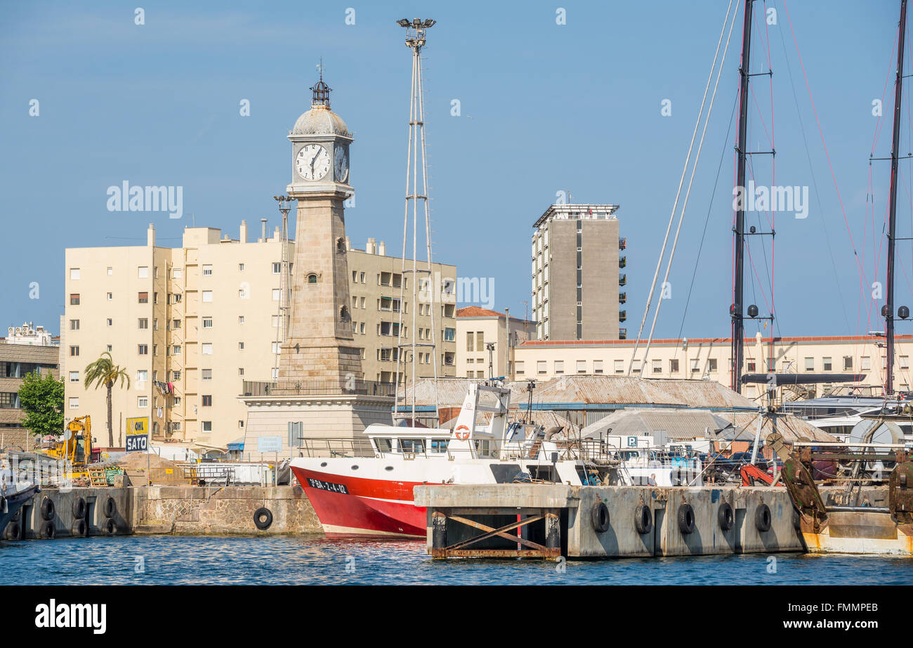 La Barceloneta es la torre del reloj en el Port Vell, Barcelona, España  Fotografía de stock - Alamy