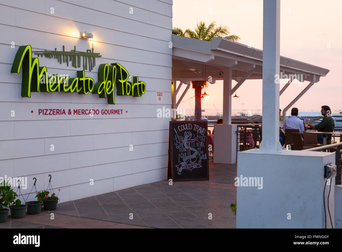 Entrada al 'Mercato del Porto" restaurante en el 'Marina' Pez Vela en  Quepos, provincia de Puntarenas, Costa Rica Fotografía de stock - Alamy