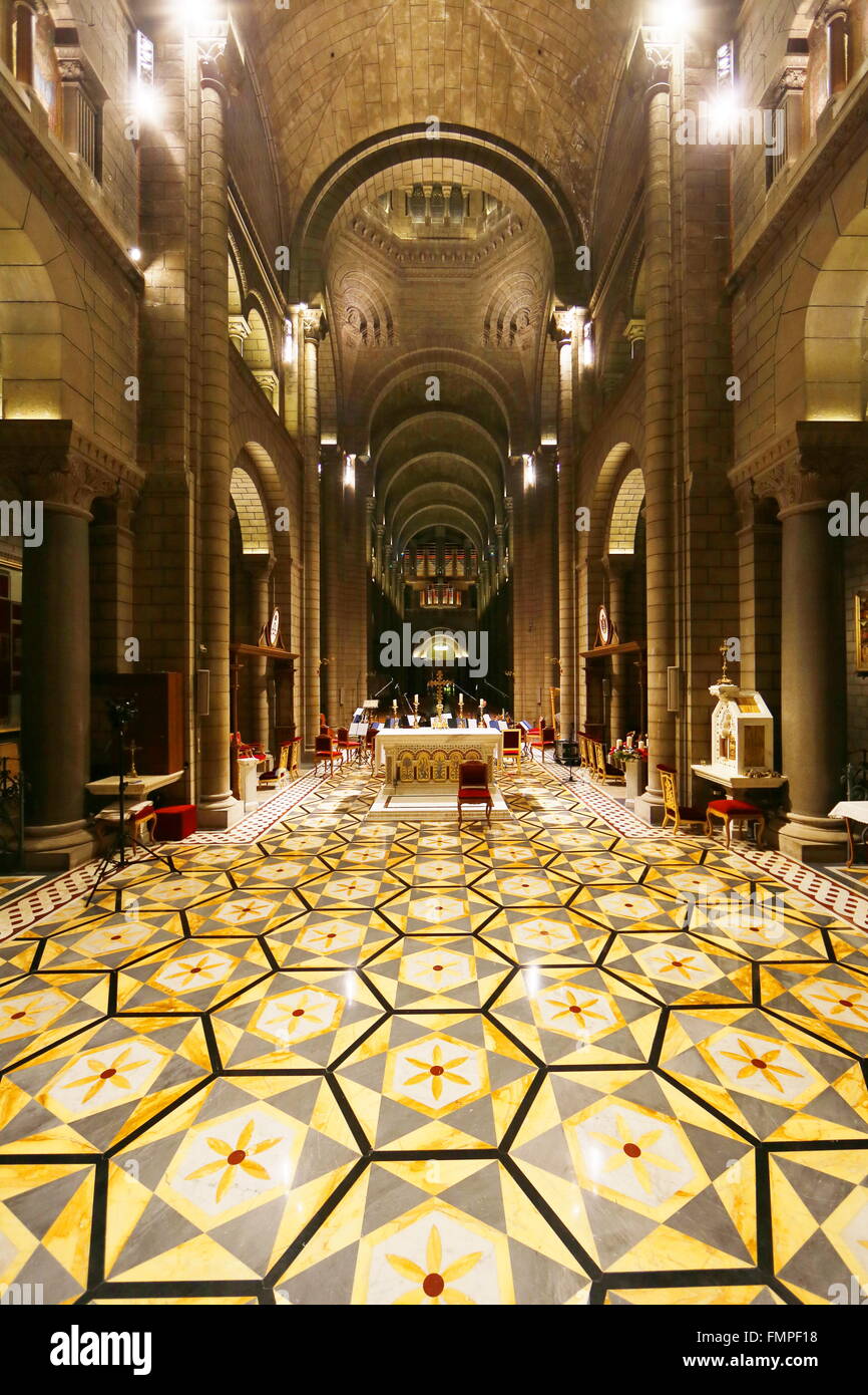 De estilo neorrománico Notre-Dame Immaculée, interior, Mónaco Foto de stock