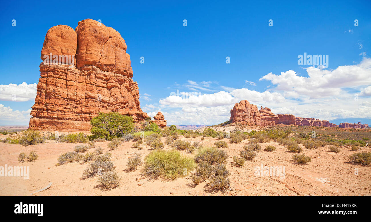 Desierto y formaciones de rocas en el Parque Nacional de Arches, EE.UU.. Foto de stock