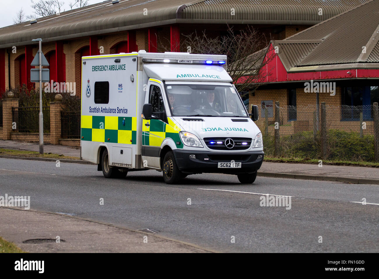 NHS 'Scottish ambulancia Servicio de Ambulancia de emergencia" para