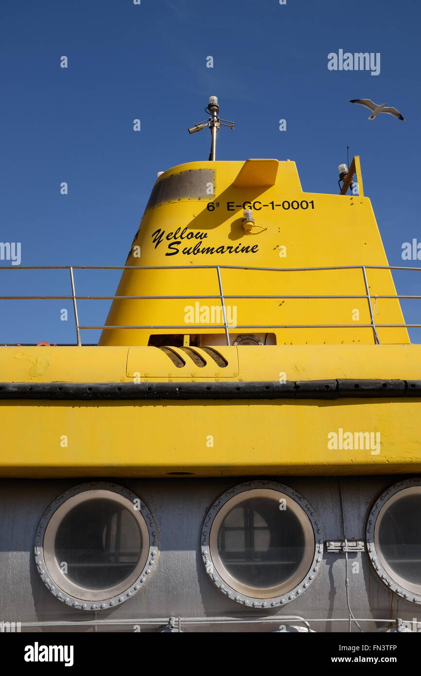 Yellow submarine puerto de mogan fotografías e imágenes de alta resolución  - Alamy