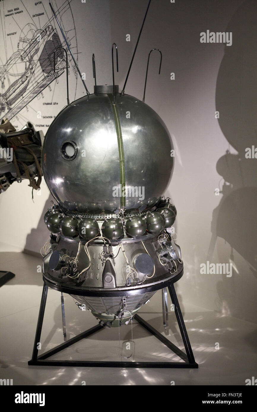 Londres, Reino Unido. 12 Mar, 2016. Los cosmonautas: el nacimiento de la era espacial. Nave espacial Vostok 1:3 Modelo de 1970.El Museo de la ciencia exposición ha reunido una importante colección de nave rusa y artefactos que jamás se muestra en el Reino Unido. En 1957, Rusia lanzó el primer satélite artificial, el Sputnik, en el espacio y sólo cuatro años más tarde envió la primera derechos ''" Yuri Gagarin. Era Rusia que convirtió el sueño de los viajes espaciales en una realidad y se convirtió en la primera nación para explorar el espacio. En la pantalla fue Vostok 6: la cápsula volado por Valentina Tereshkova, la primera mujer en spa Foto de stock