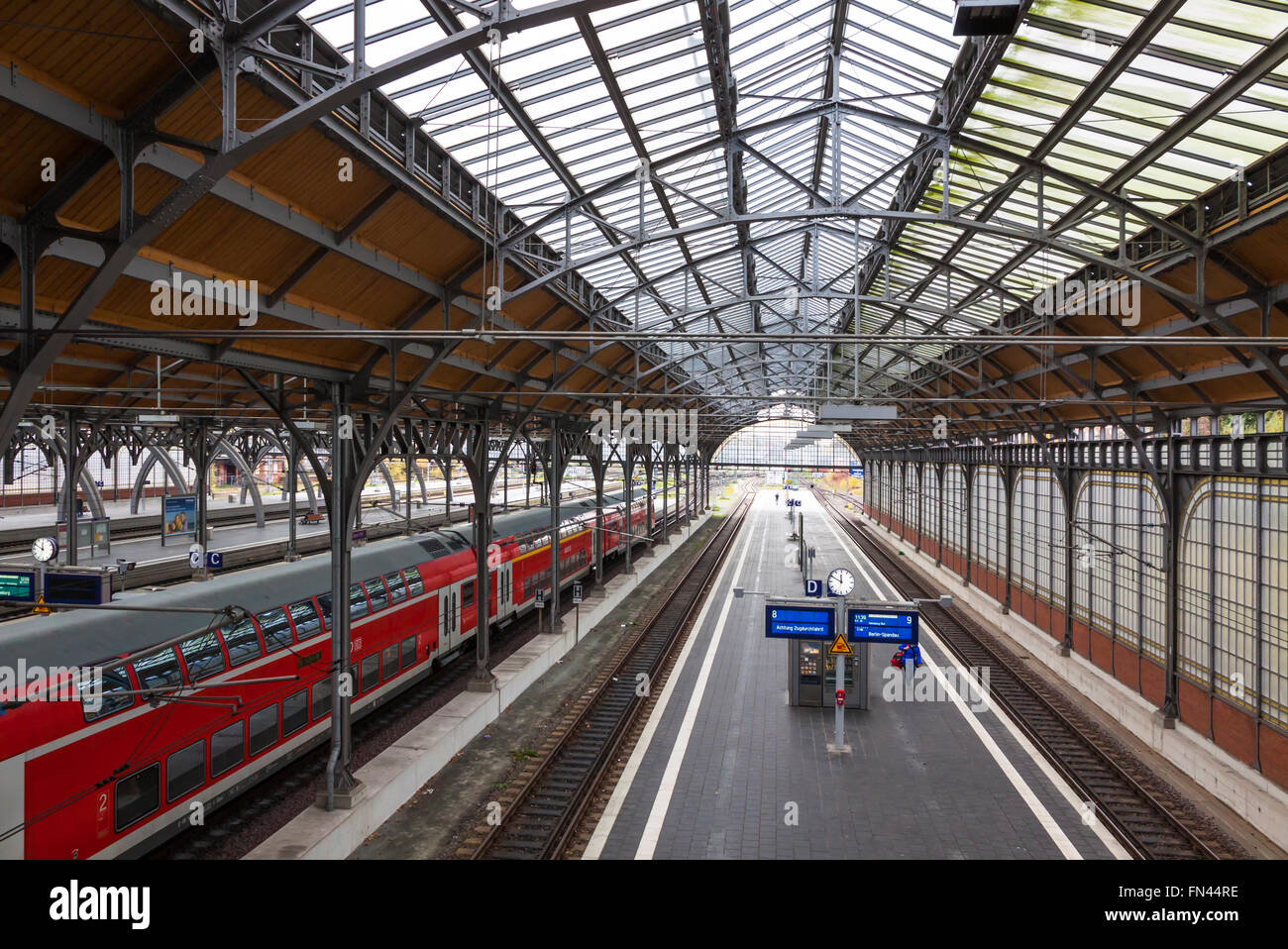 Lubeck Hbf railway station. Es la principal estación de trenes de la ciudad hanseática de Lübeck (Estado de Schleswig-Holstein), Alemania Foto de stock