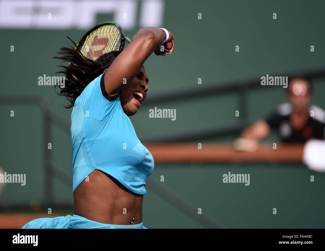 Indian Wells, California, Estados Unidos. Indian Wells, CA. 13 Mar, 2016. Serena Williams en acción contra Yulia Putintseva (KAZ) durante el BNP Paribas Open en Indian Wells Tennis Garden en Indian Wells, CA. Williams ganó el partido 7-6, 6-0. John Green/CSM/Alamy Live News Credit: Cal Sport Media/Alamy Live News Foto de stock