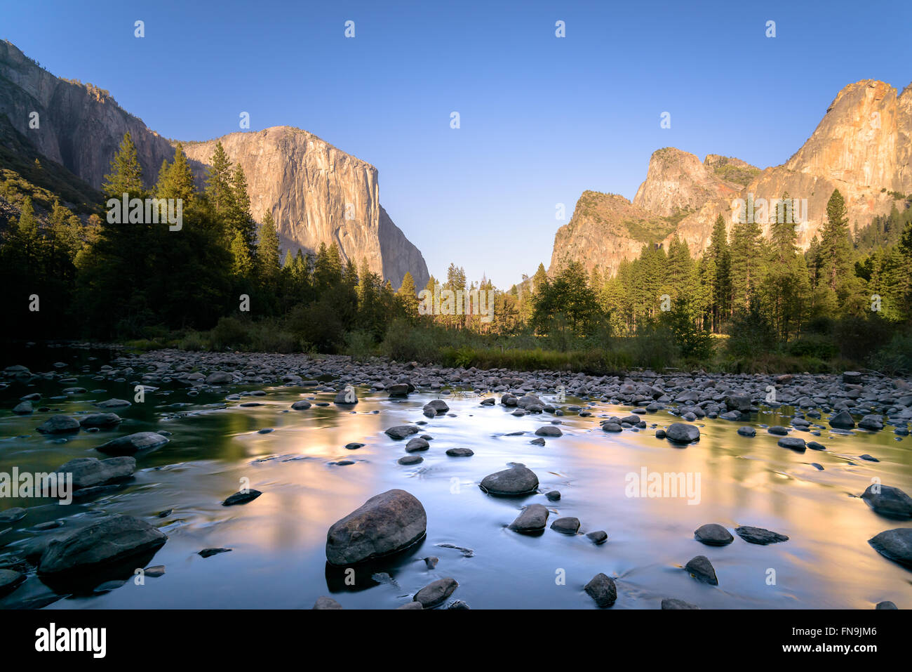 River Valley, Parque Nacional Yosemite, California, Estados Unidos Foto de stock