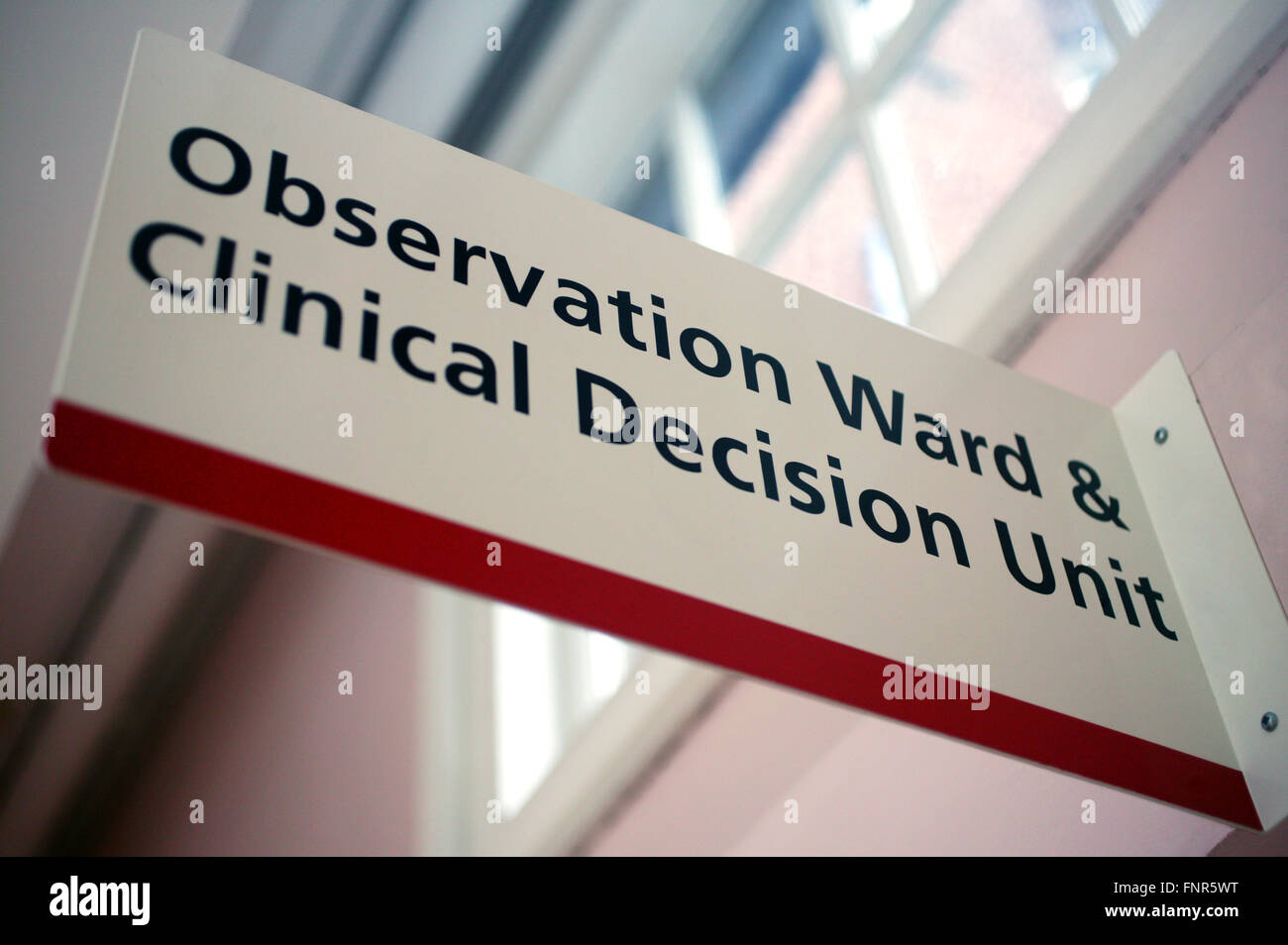 Signo de hospital para la observación Ward & Unidad a la toma de decisiones clínicas. Foto de stock