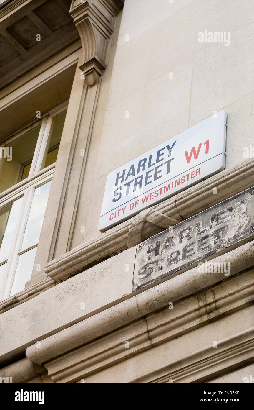 Harley Street, Westminster, London, desde el siglo XIX, ha sido sinónimo de atención médica privada en el Reino Unido. Foto de stock
