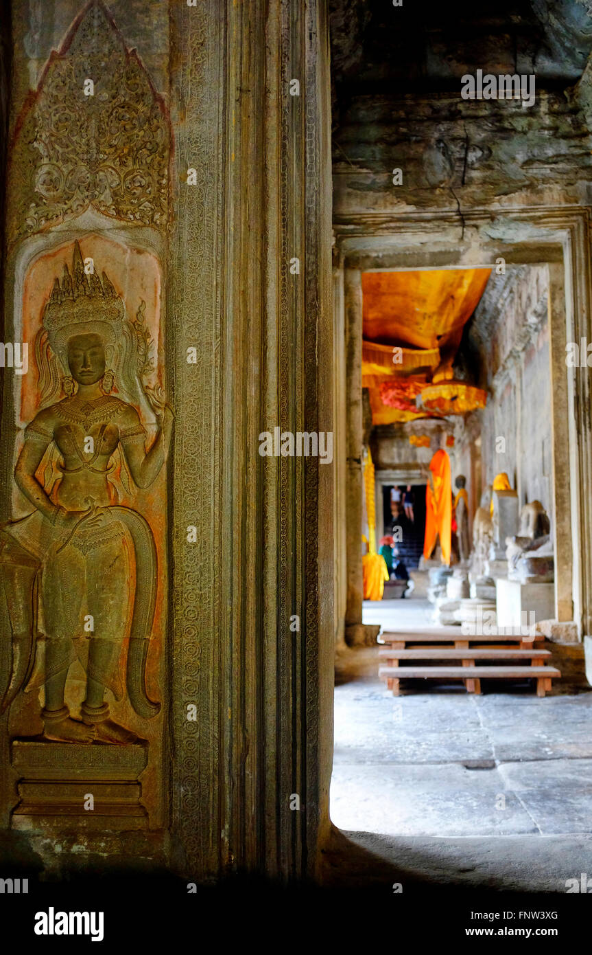 Pasillo interior de Angkor Wat, Siem Reap, Camboya Foto de stock