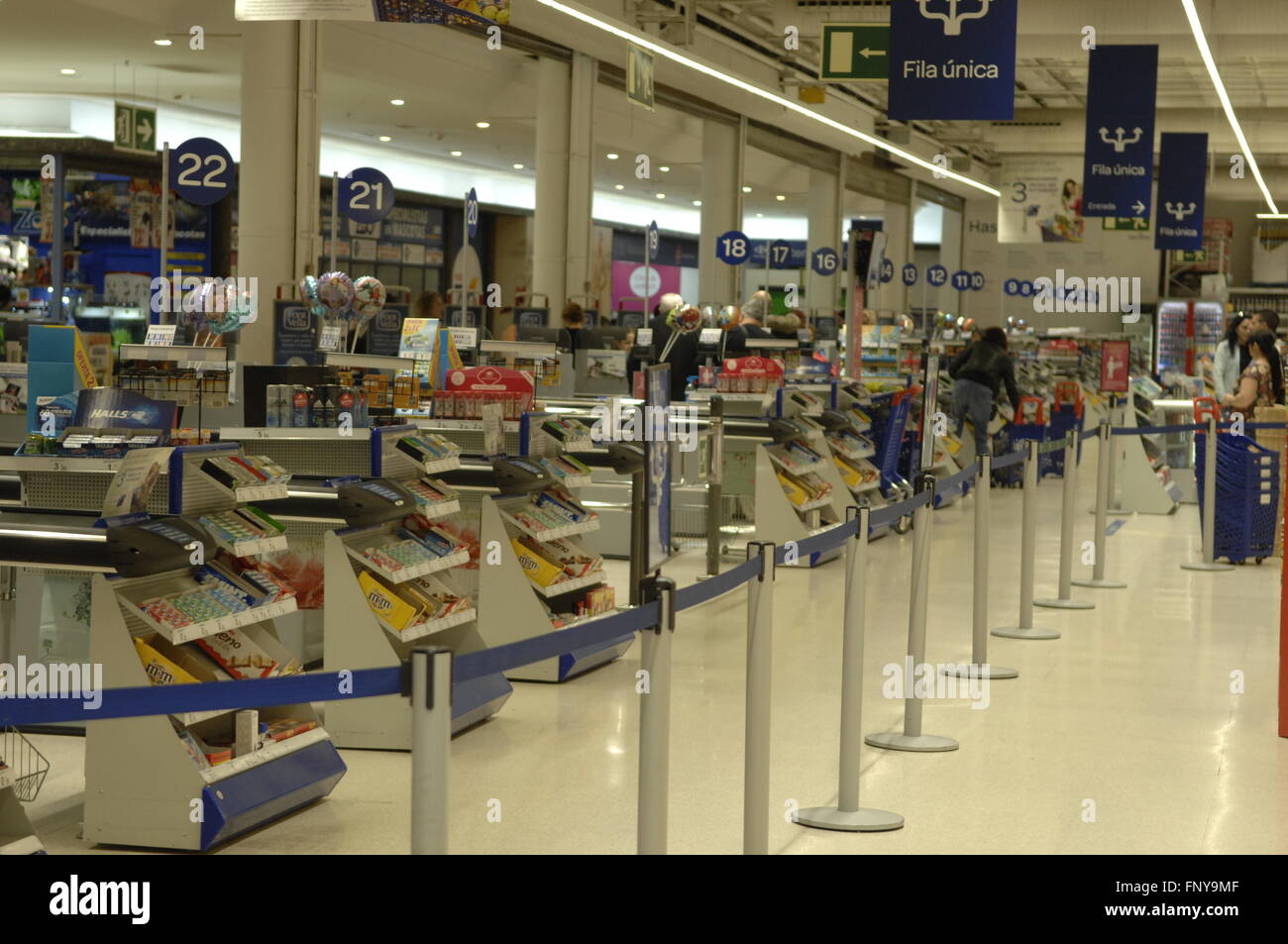 El supermercado Carrefour Check Out Zona Málaga España Fotografía de stock  - Alamy