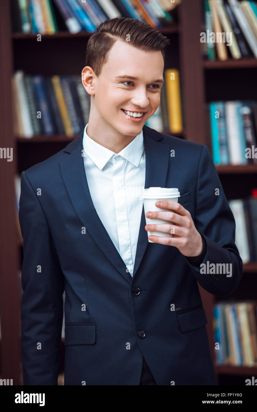 Foto de joven hombre elegante Foto de stock