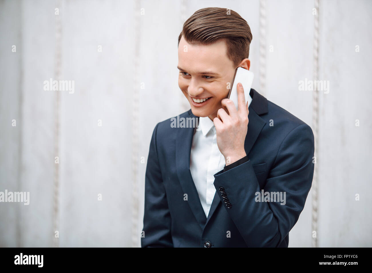 Foto de joven hombre elegante Foto de stock