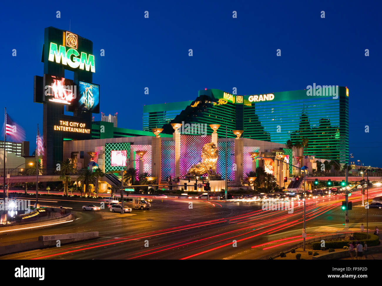 El MGM Grand Hotel y Casino en Las Vegas por la noche Foto de stock