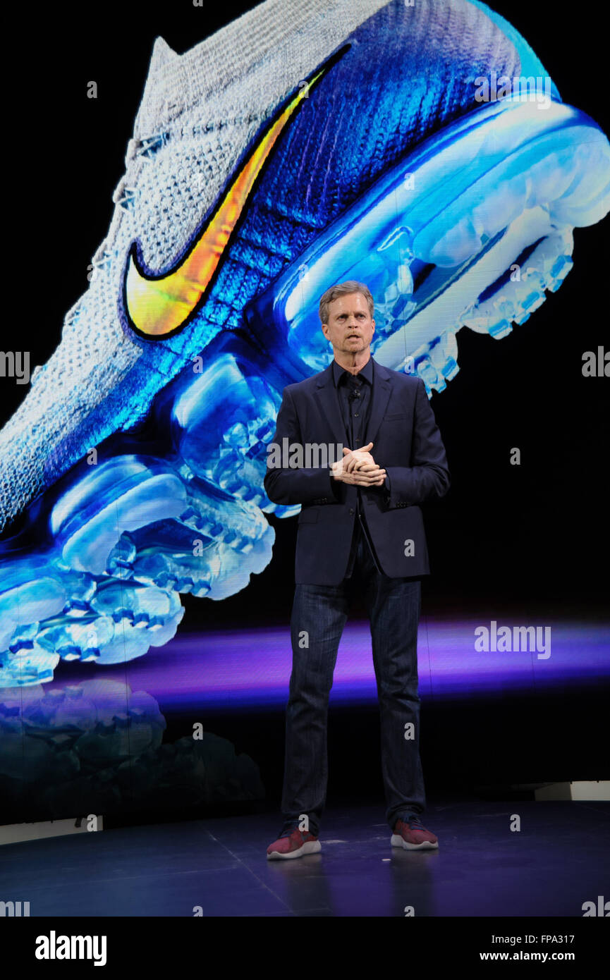 La de Nueva York, Nueva York. 16 de marzo de 2016. Executive Officer de Nike, Inc, Mark Parker, habla en la innovación de Nike para todos una revelación el
