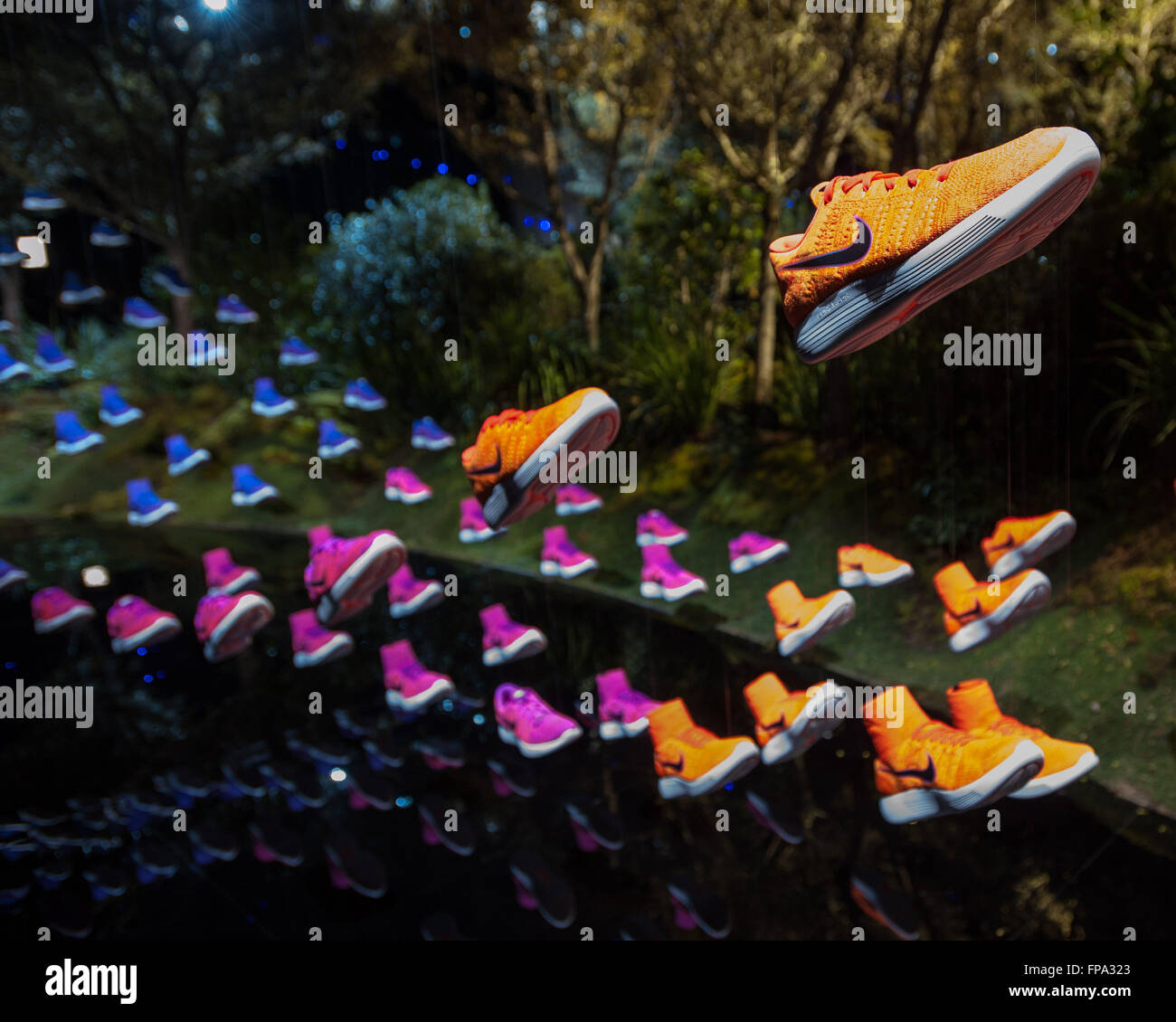 Zapatillas Nike Estampadas Fotos e Imágenes de stock - Alamy