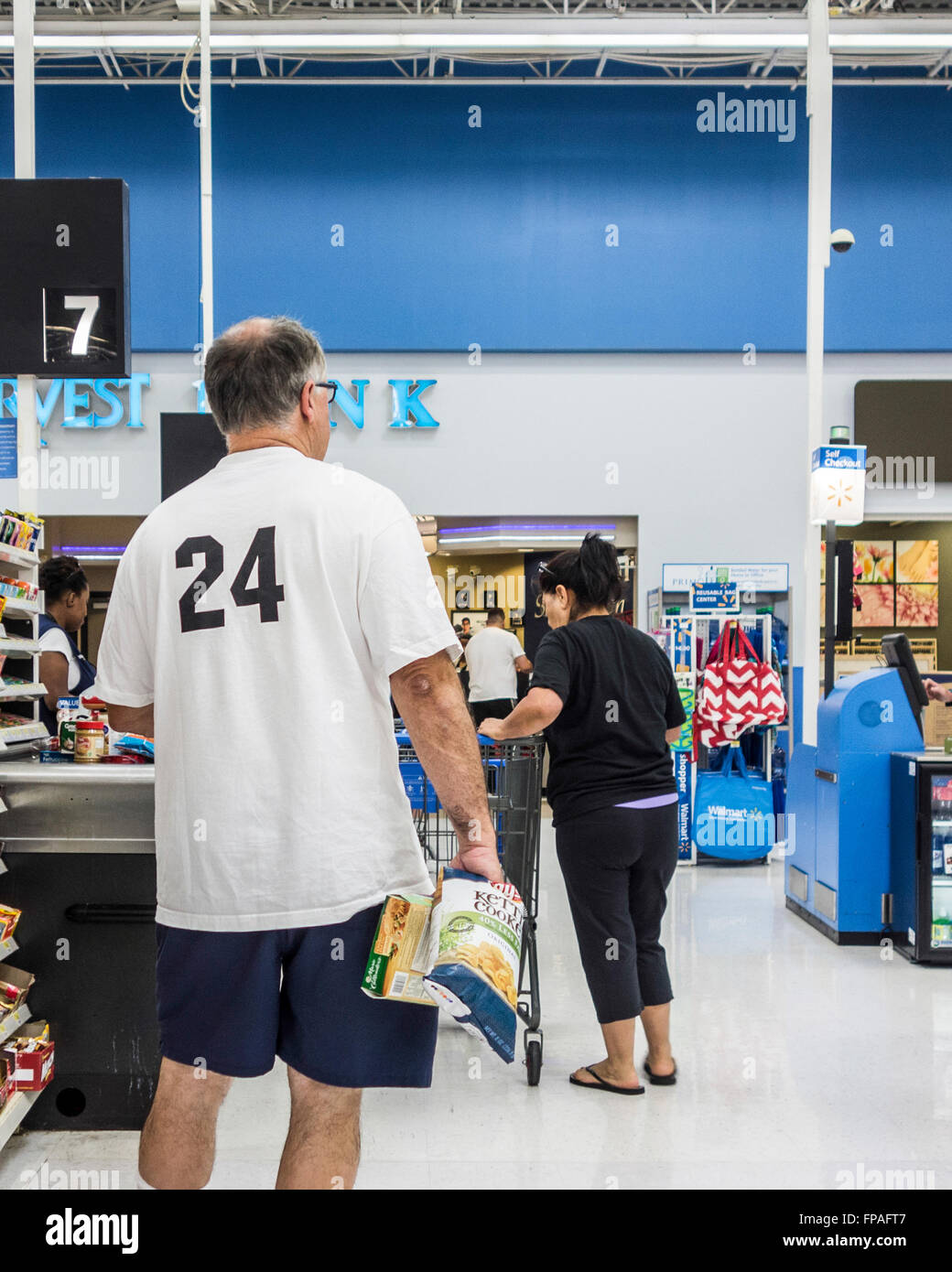 Walmart checkout line Fotos e Imágenes de stock Alamy