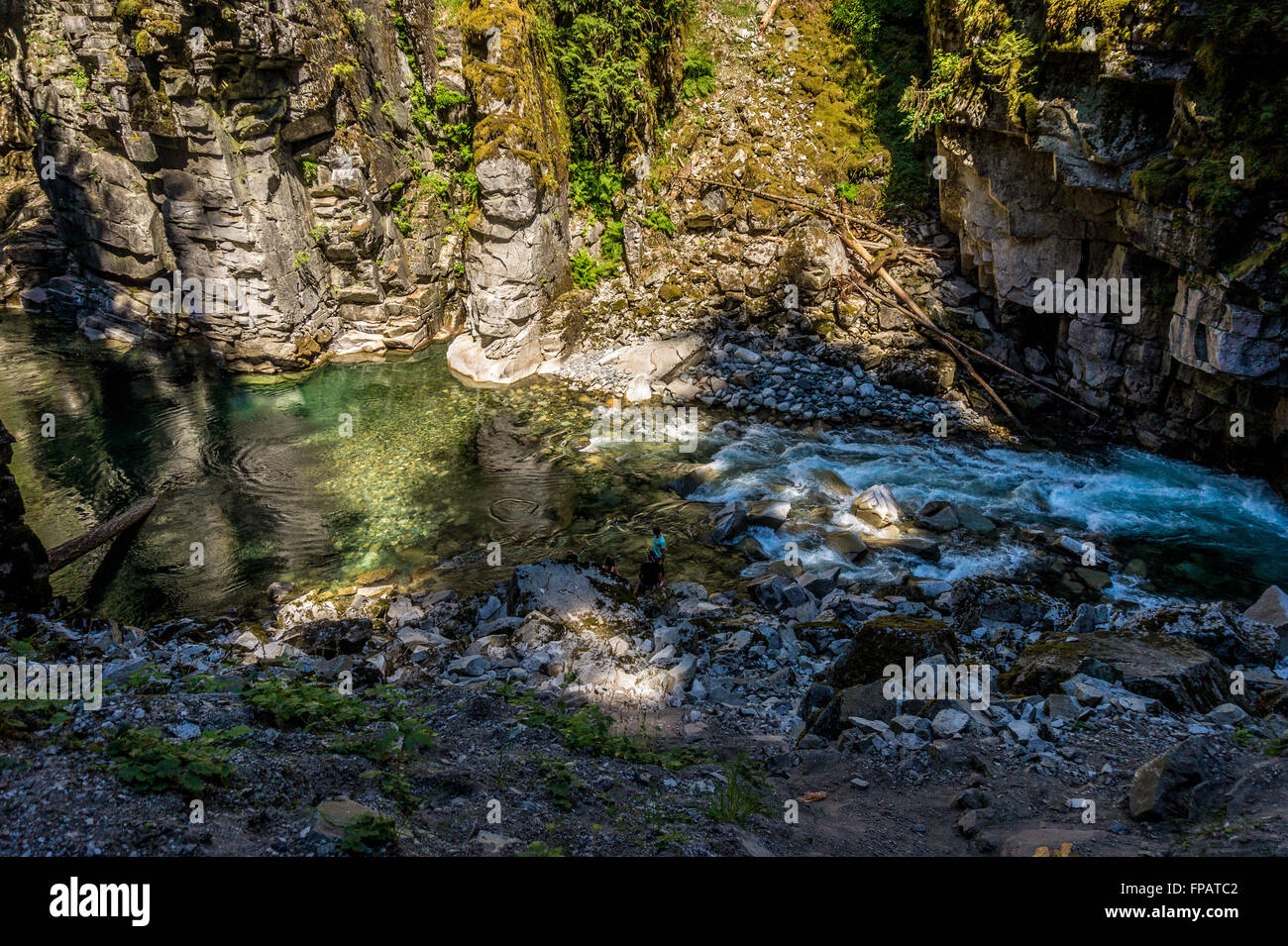 La Coquihalla Río como fluye a través de la Coquihalla Canyon en los túneles de Otelo, cerca de la ciudad de la esperanza en la Columbia Británica en Canadá Foto de stock