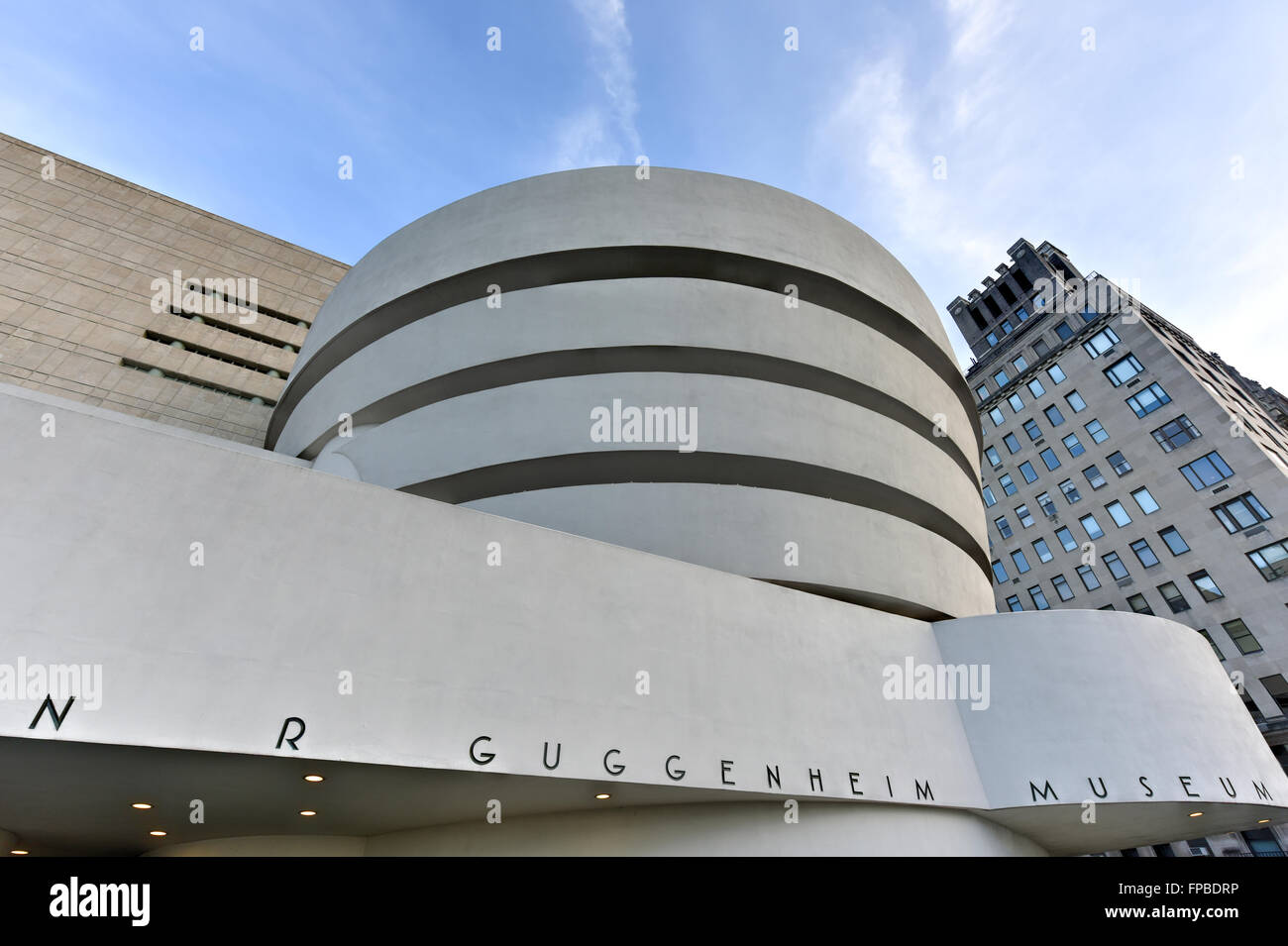 La Ciudad de Nueva York - 31 de enero de 2016: La famosa Solomon R. Guggenheim Museum de arte moderno y contemporáneo en la Ciudad de Nueva York, EE.UU. Foto de stock